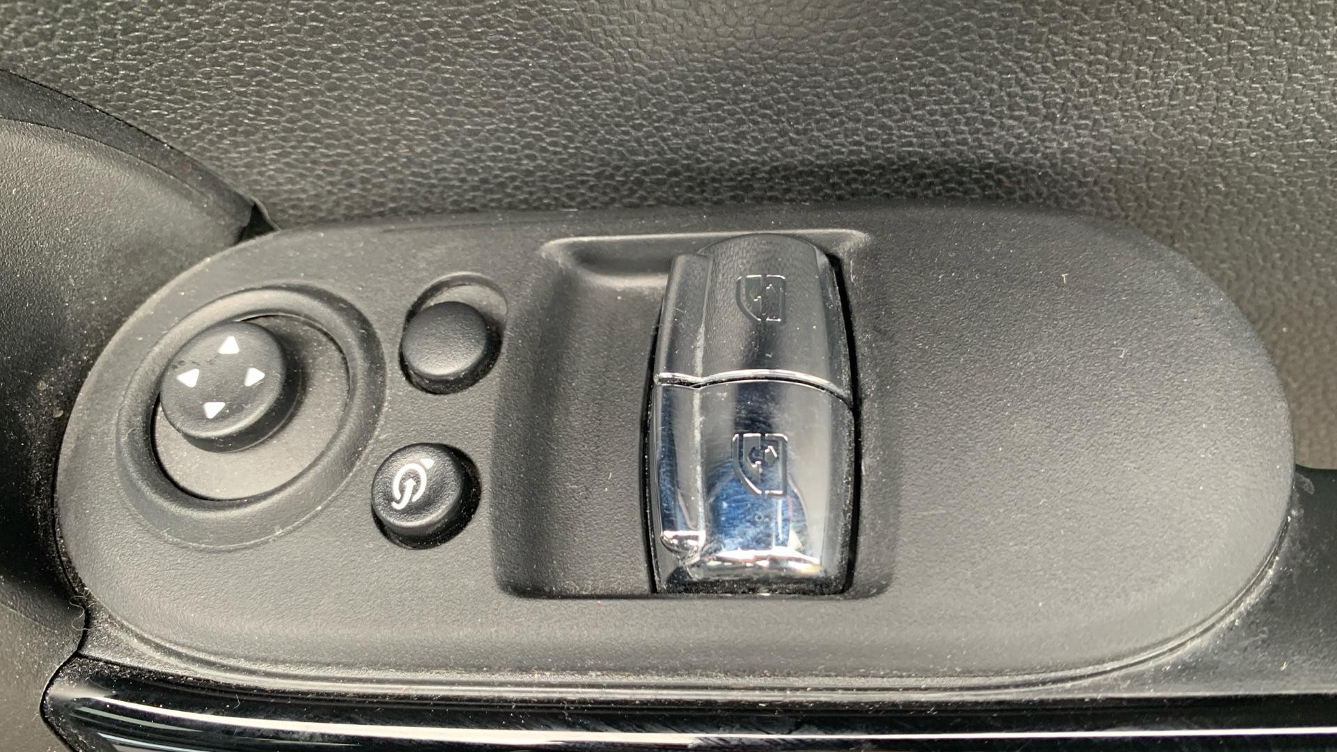 MINI Hatch Image 28