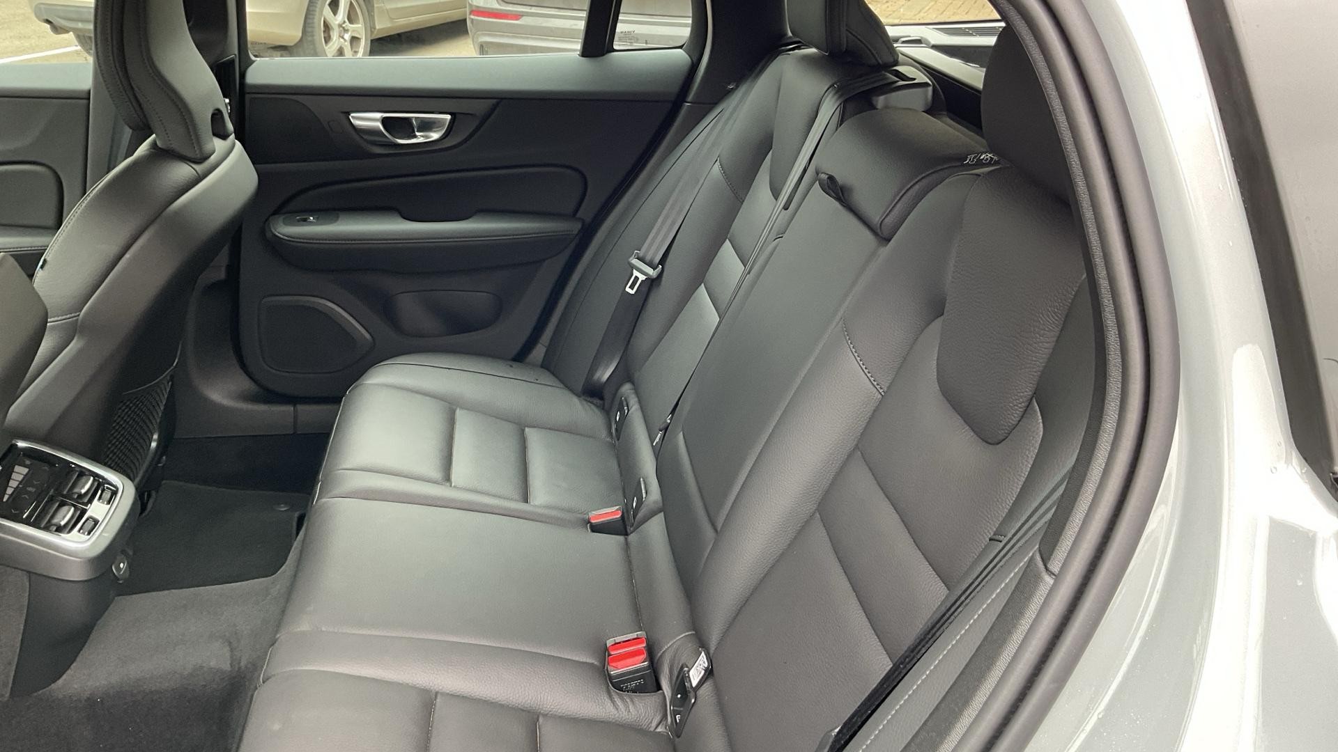 Volvo V60 Image 11