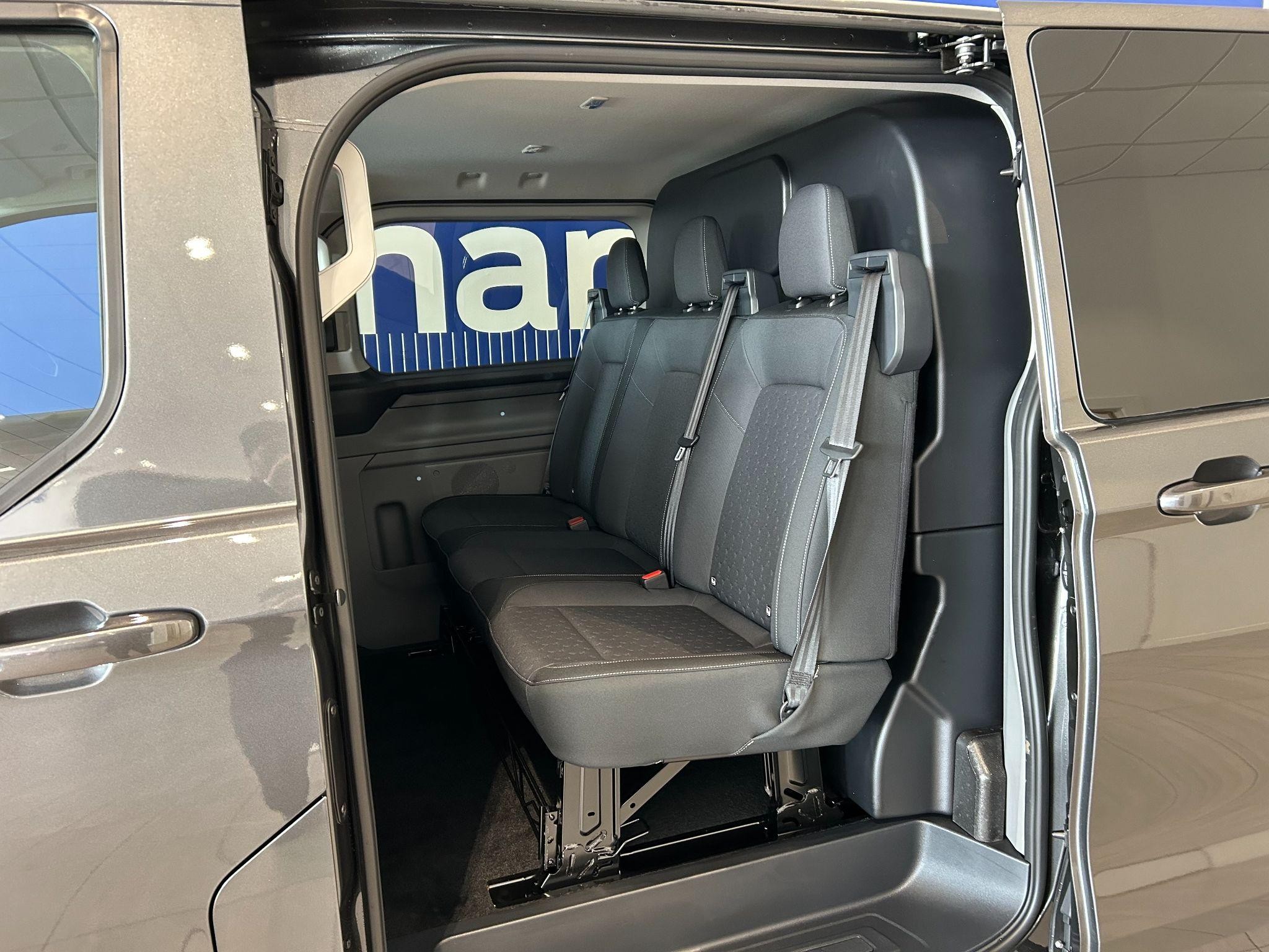 Ford Transit Custom Image 14