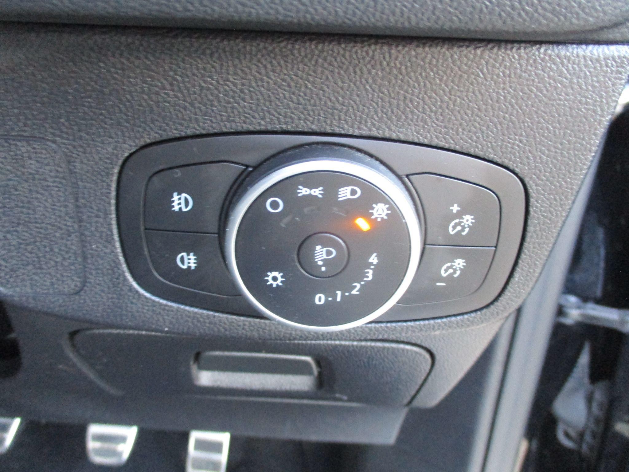 Ford Focus Image 11