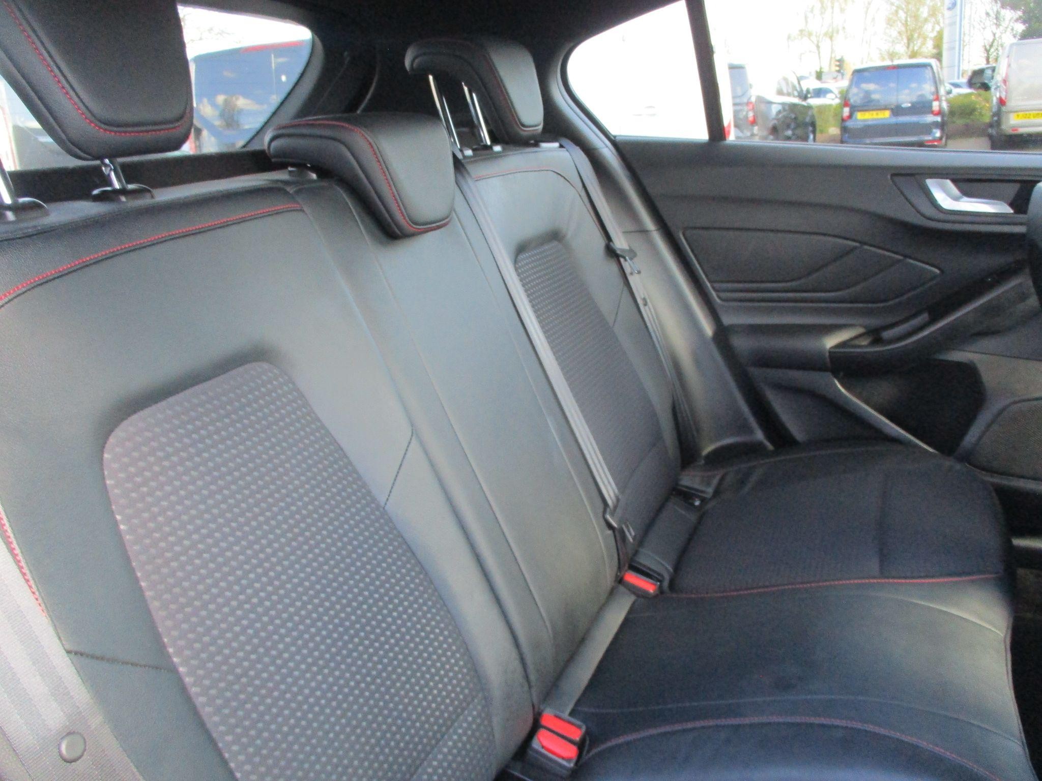 Ford Focus Image 17