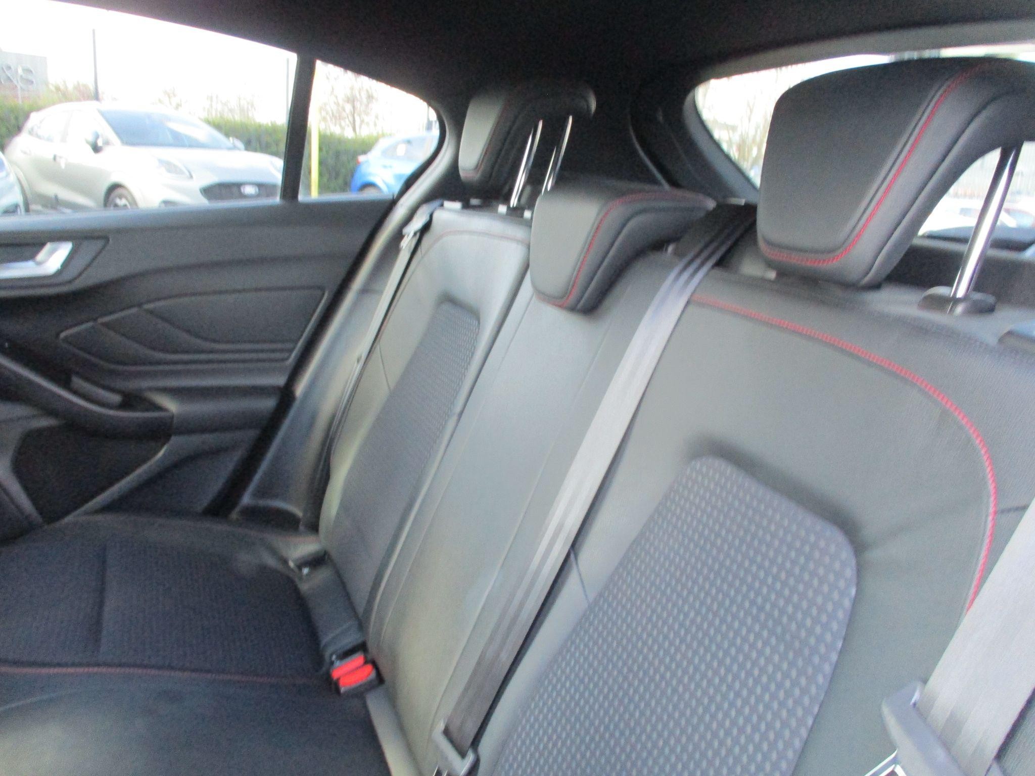 Ford Focus Image 19