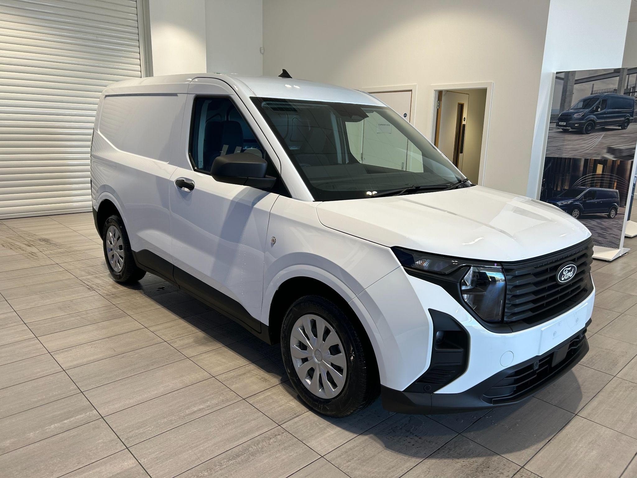 Ford Transit Courier Image 1