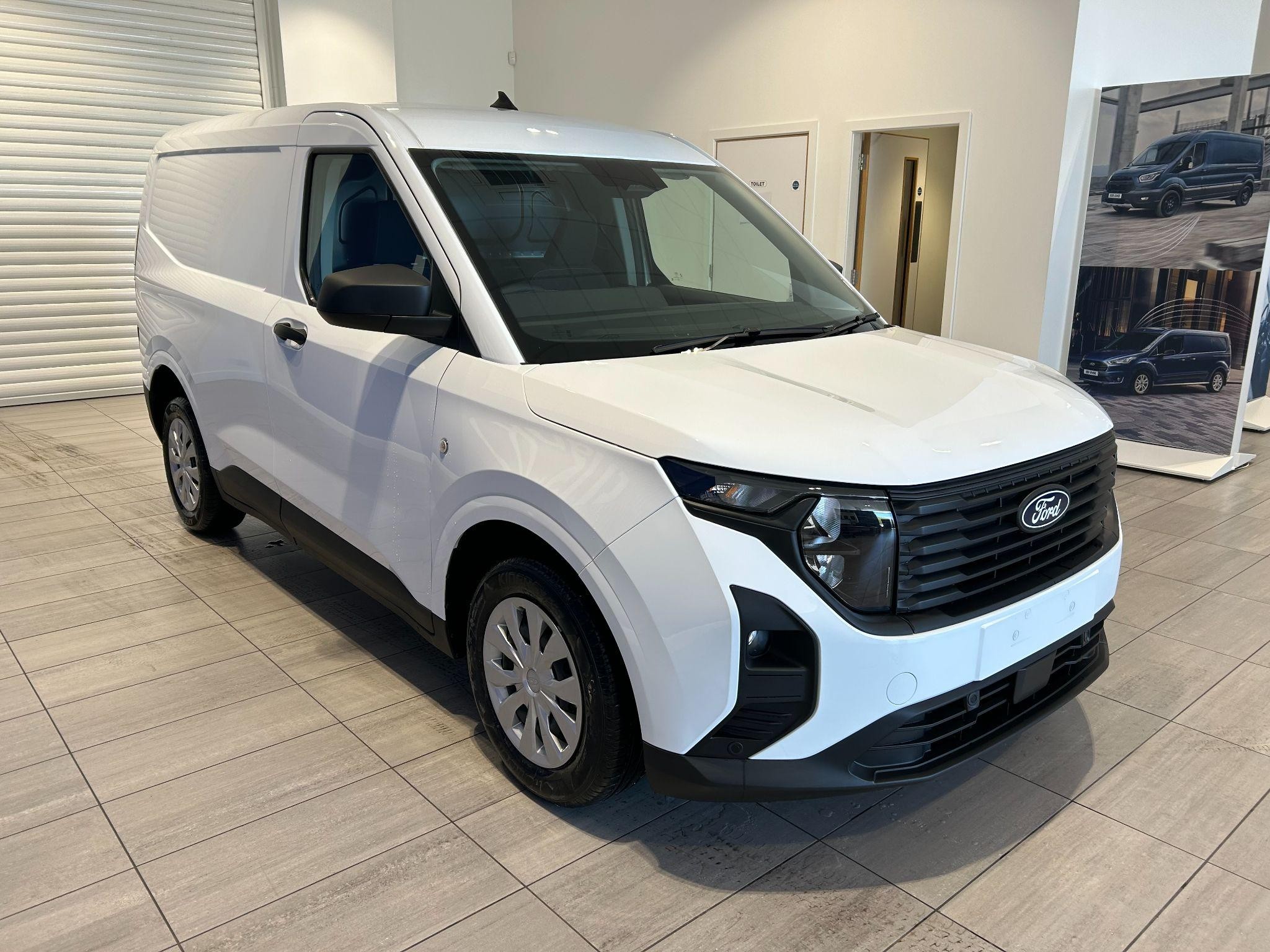 Ford Transit Courier Image 5