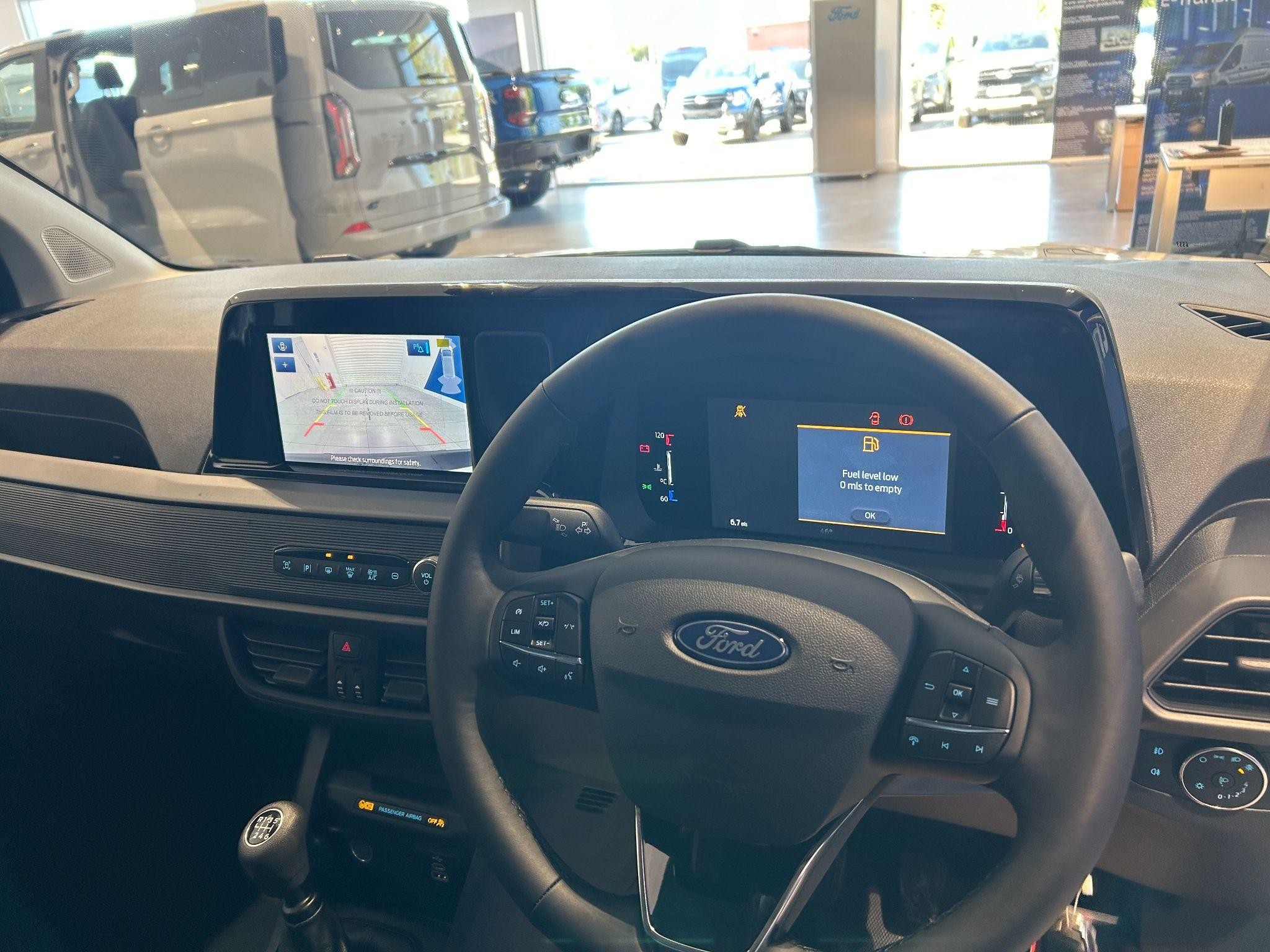 Ford Transit Courier Image 12