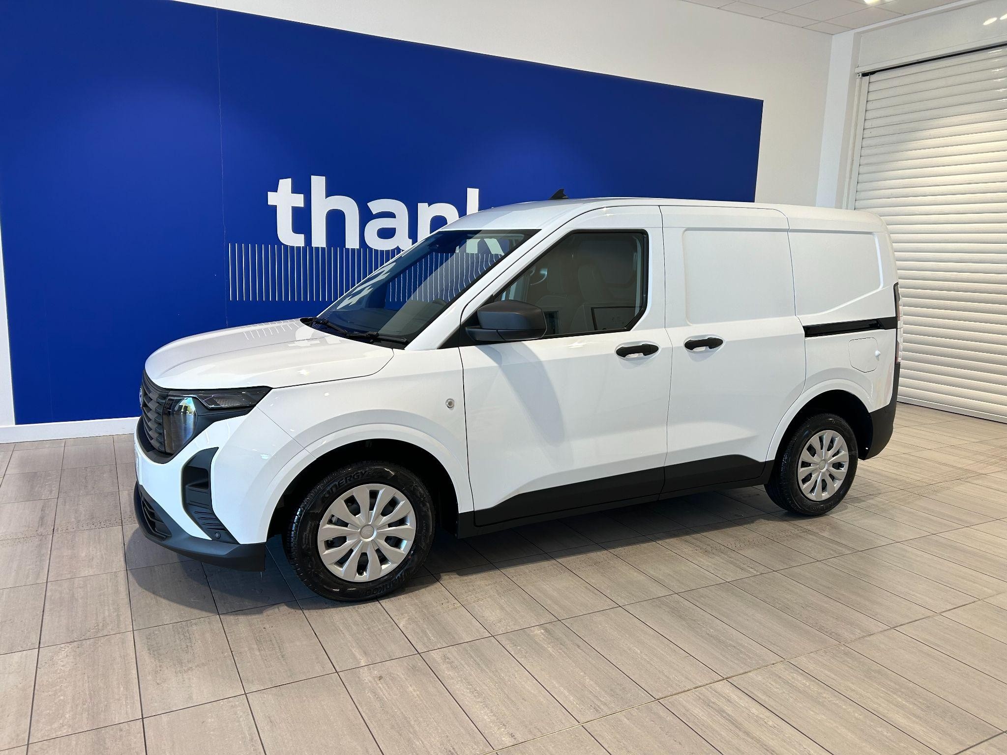 Ford Transit Courier Image 13
