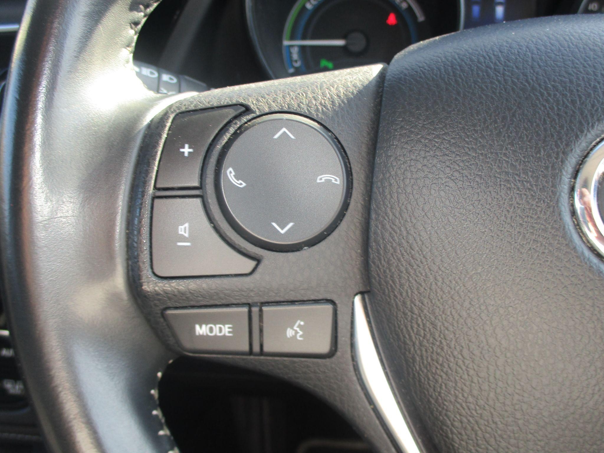 Toyota Auris Image 16