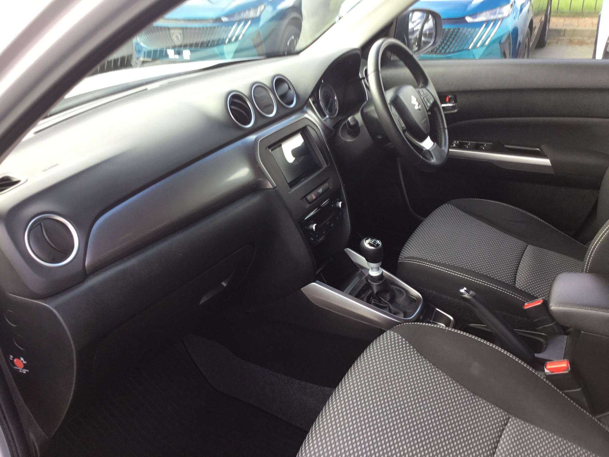Suzuki Vitara Image 12