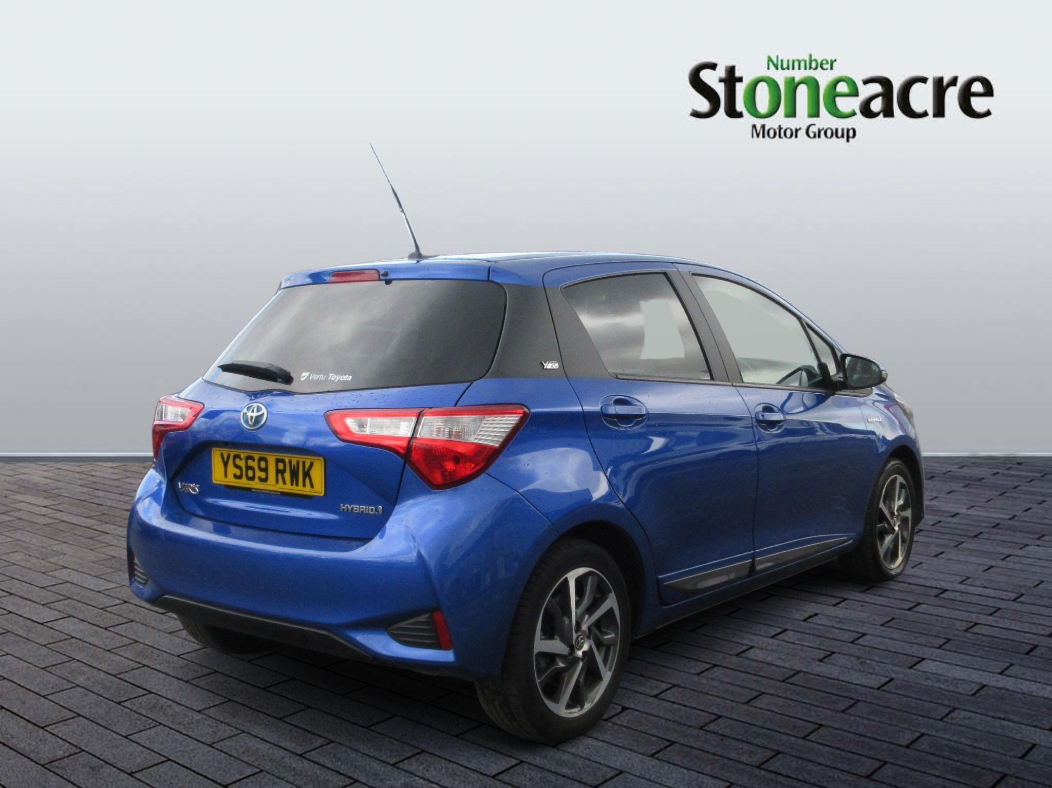 Toyota Yaris Image 2