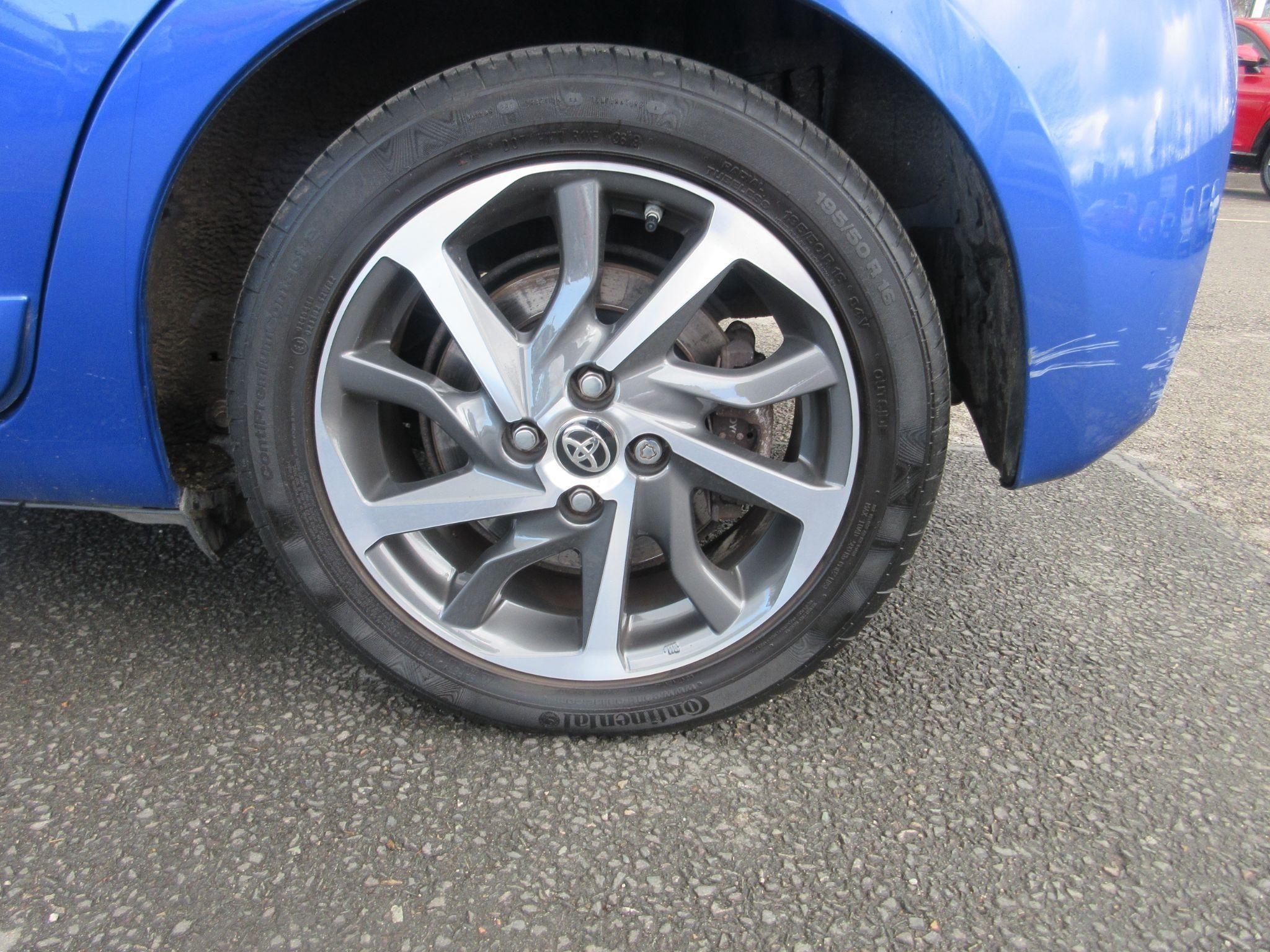 Toyota Yaris Image 11