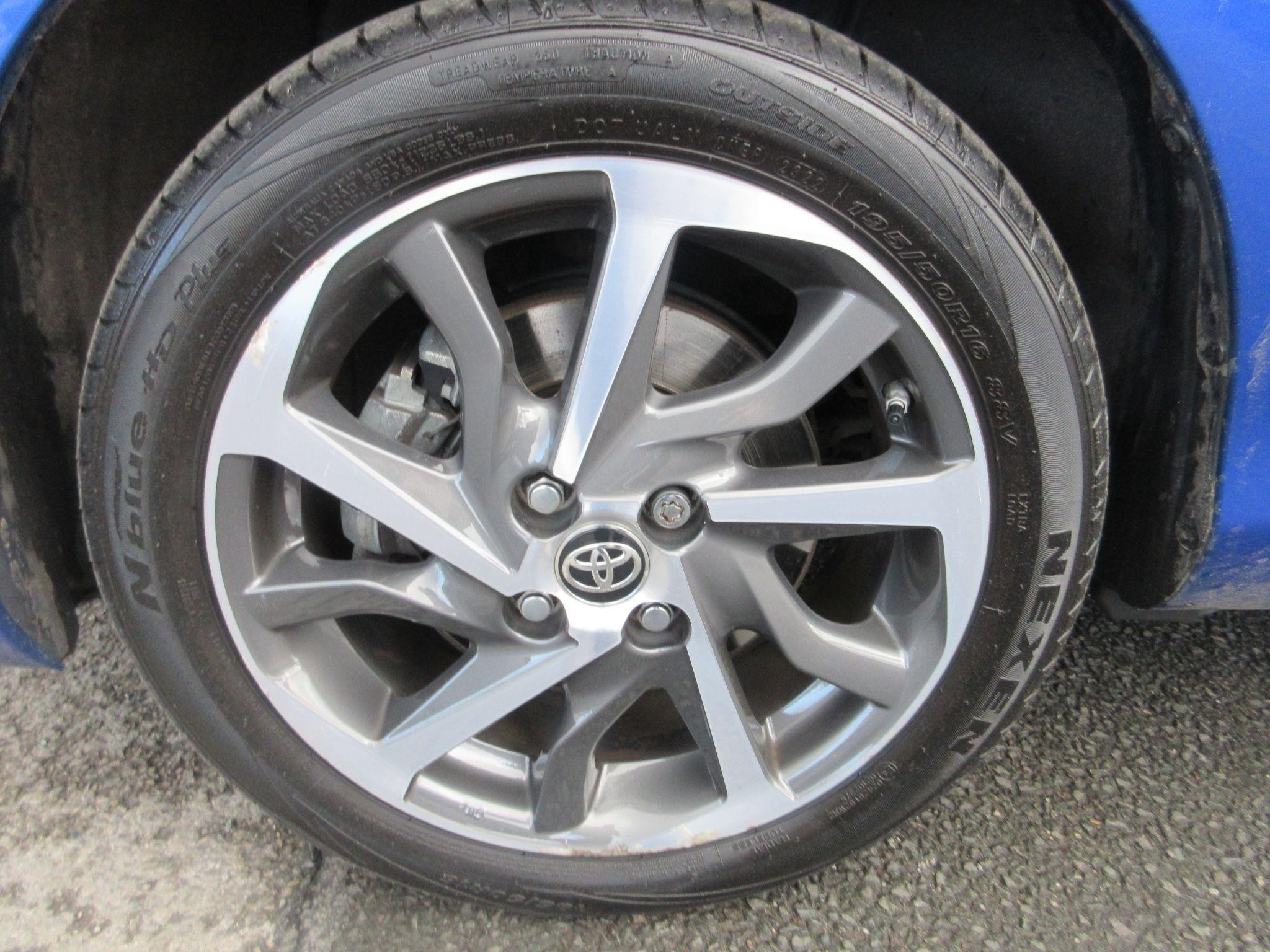 Toyota Yaris Image 12