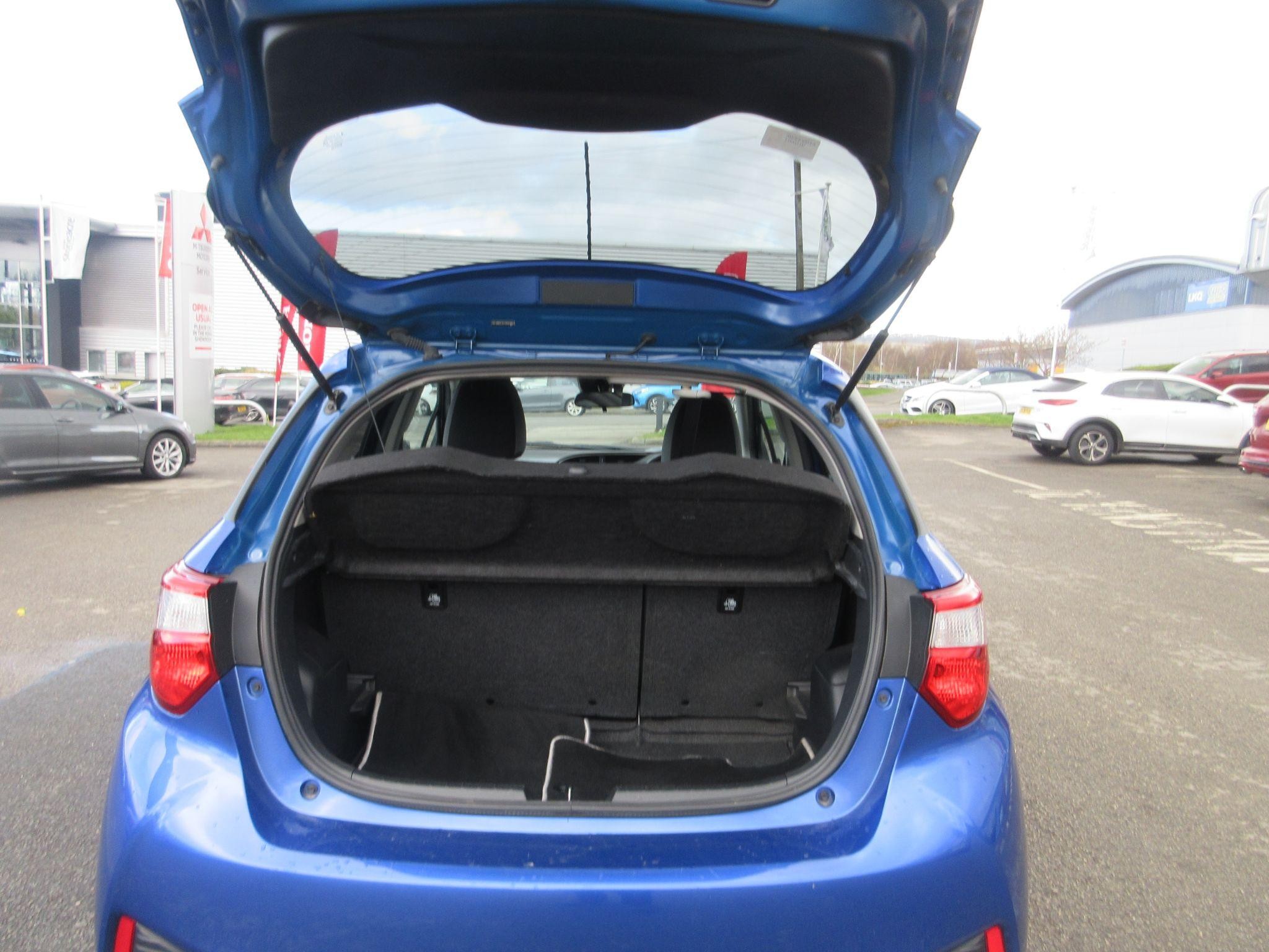 Toyota Yaris Image 13