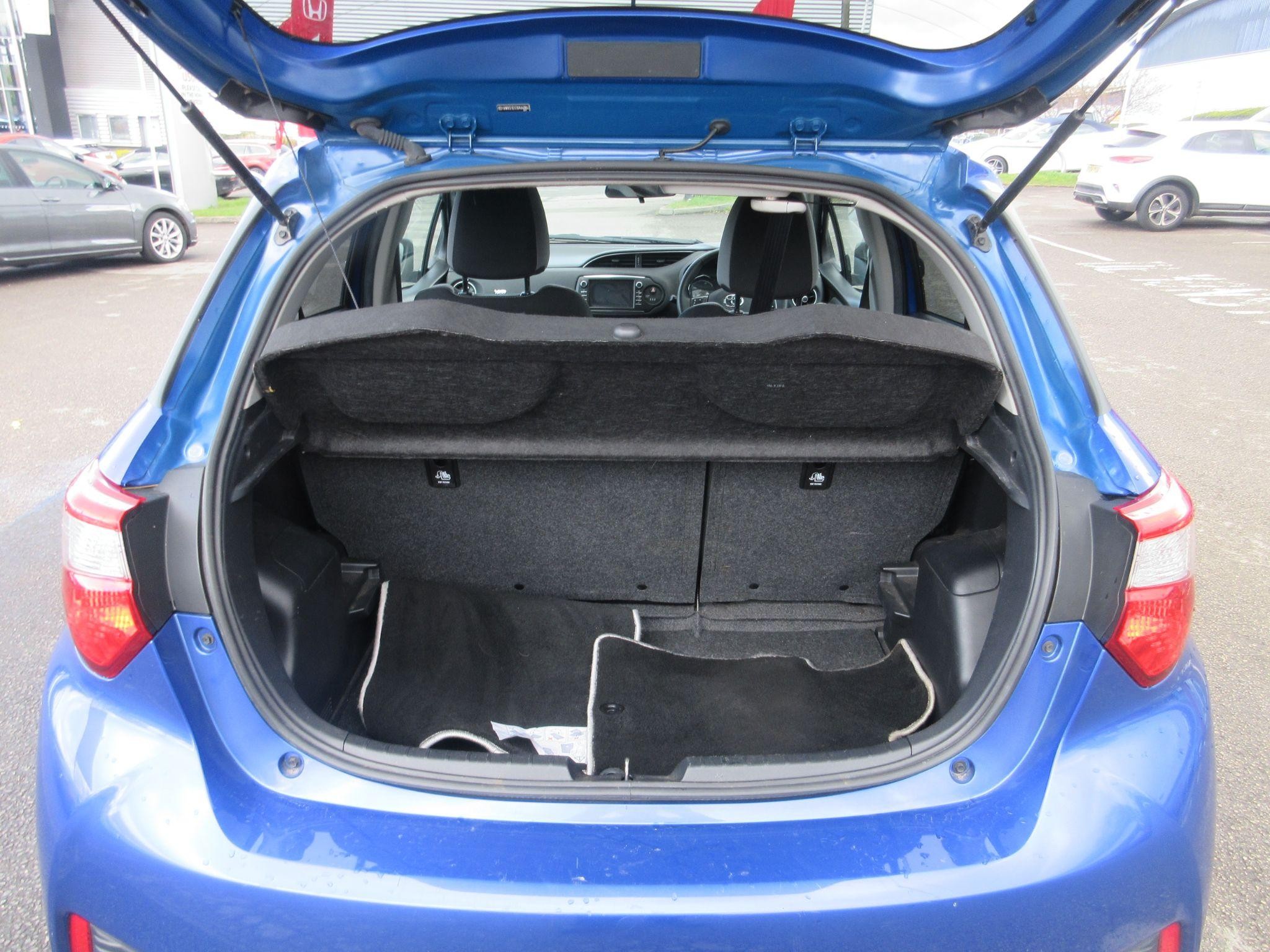 Toyota Yaris Image 14