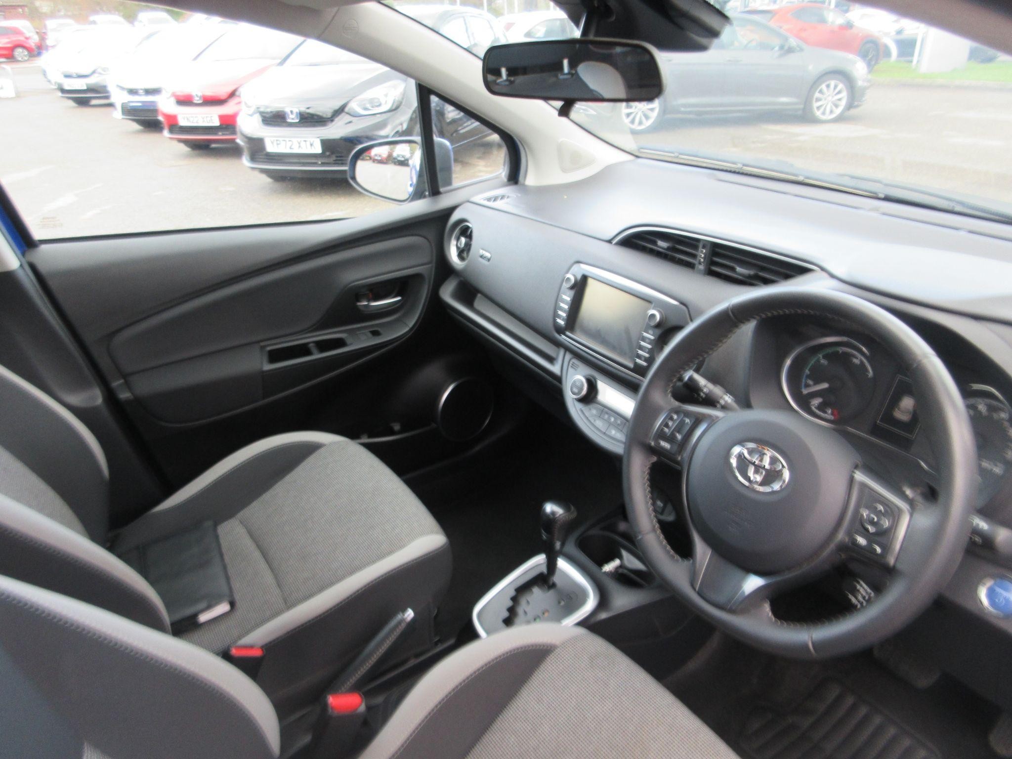 Toyota Yaris Image 15