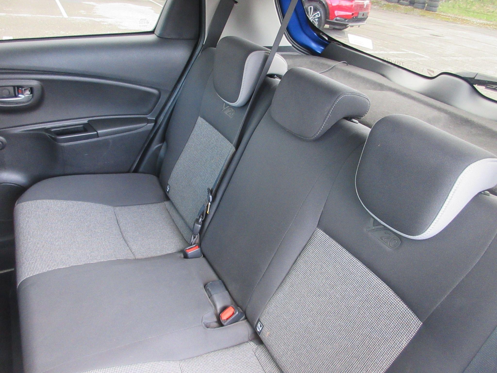 Toyota Yaris Image 20