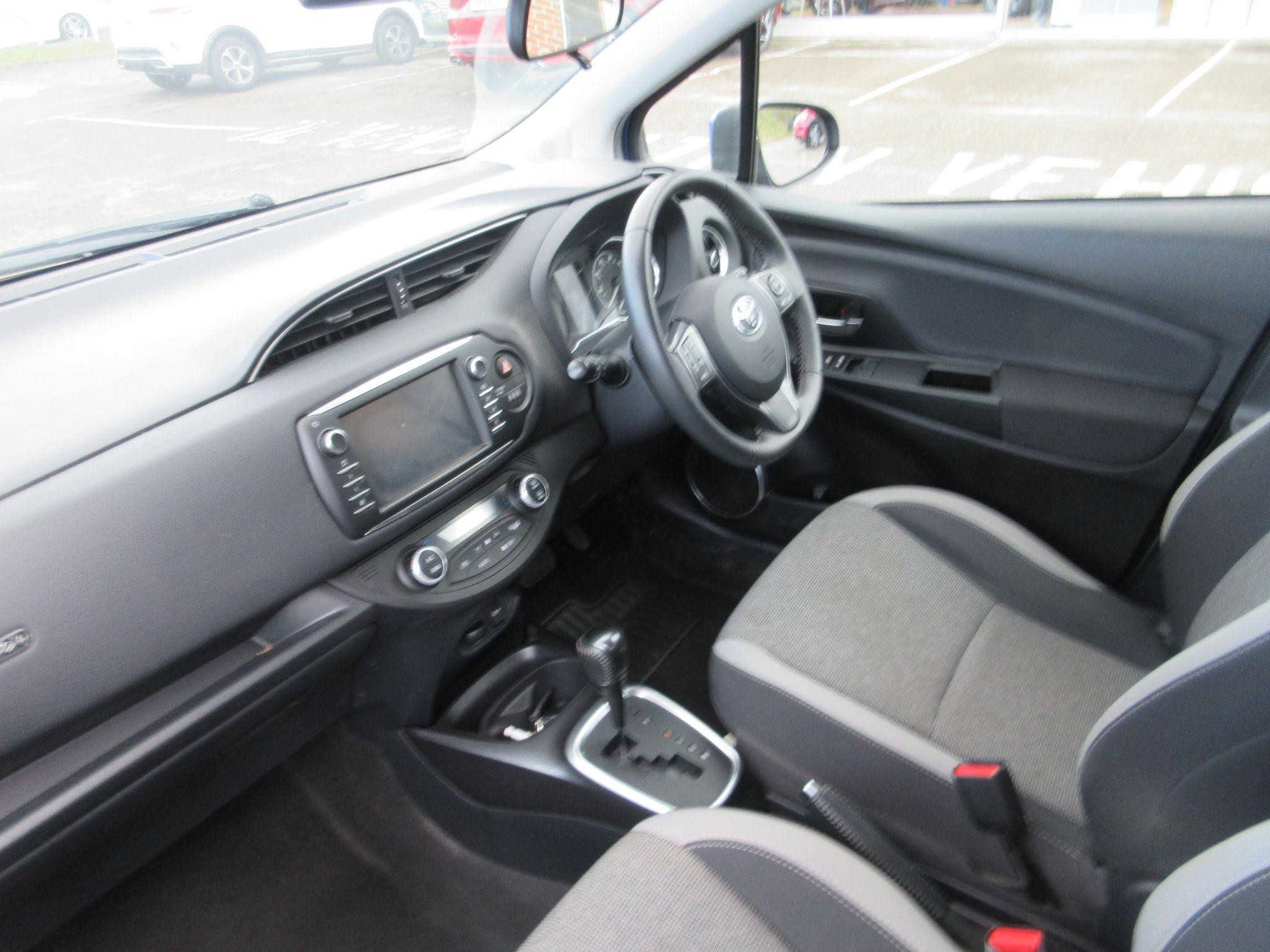 Toyota Yaris Image 21