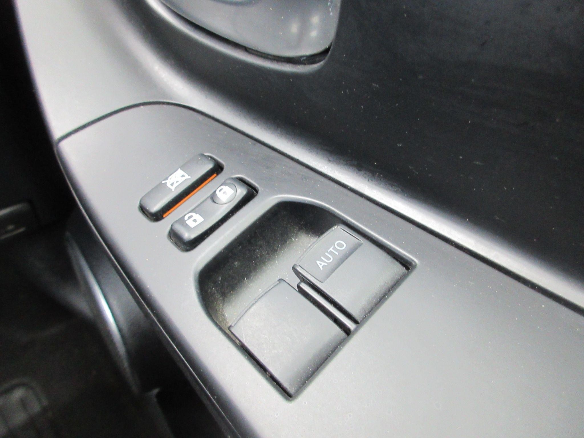 Toyota Yaris Image 28