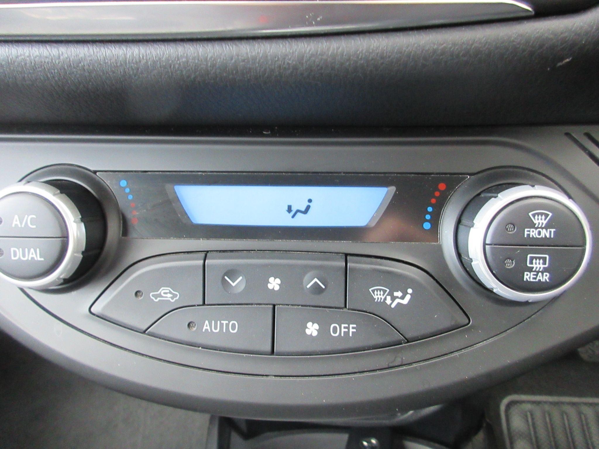 Toyota Yaris Image 32