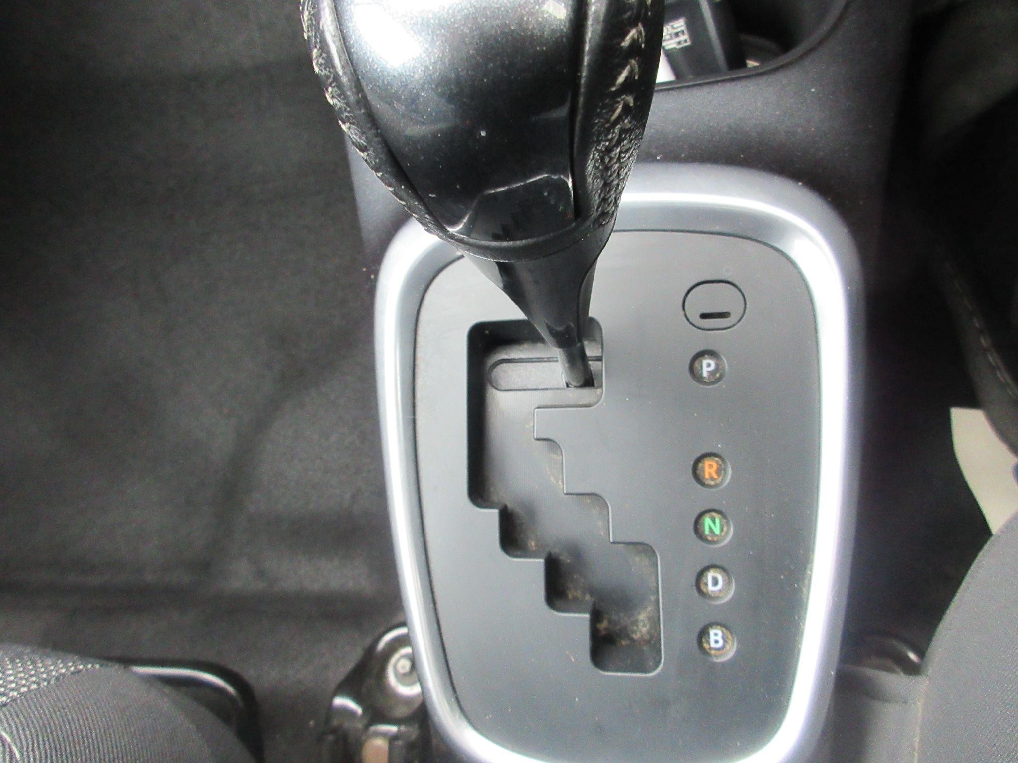 Toyota Yaris Image 33