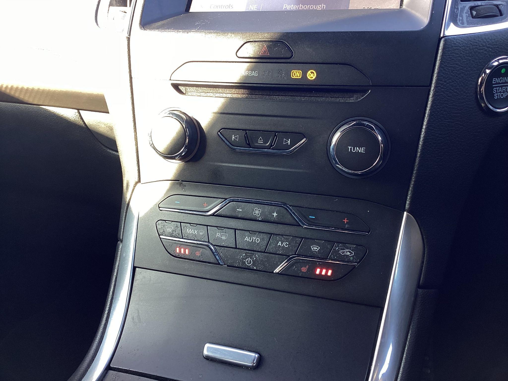 Ford S-Max Image 21