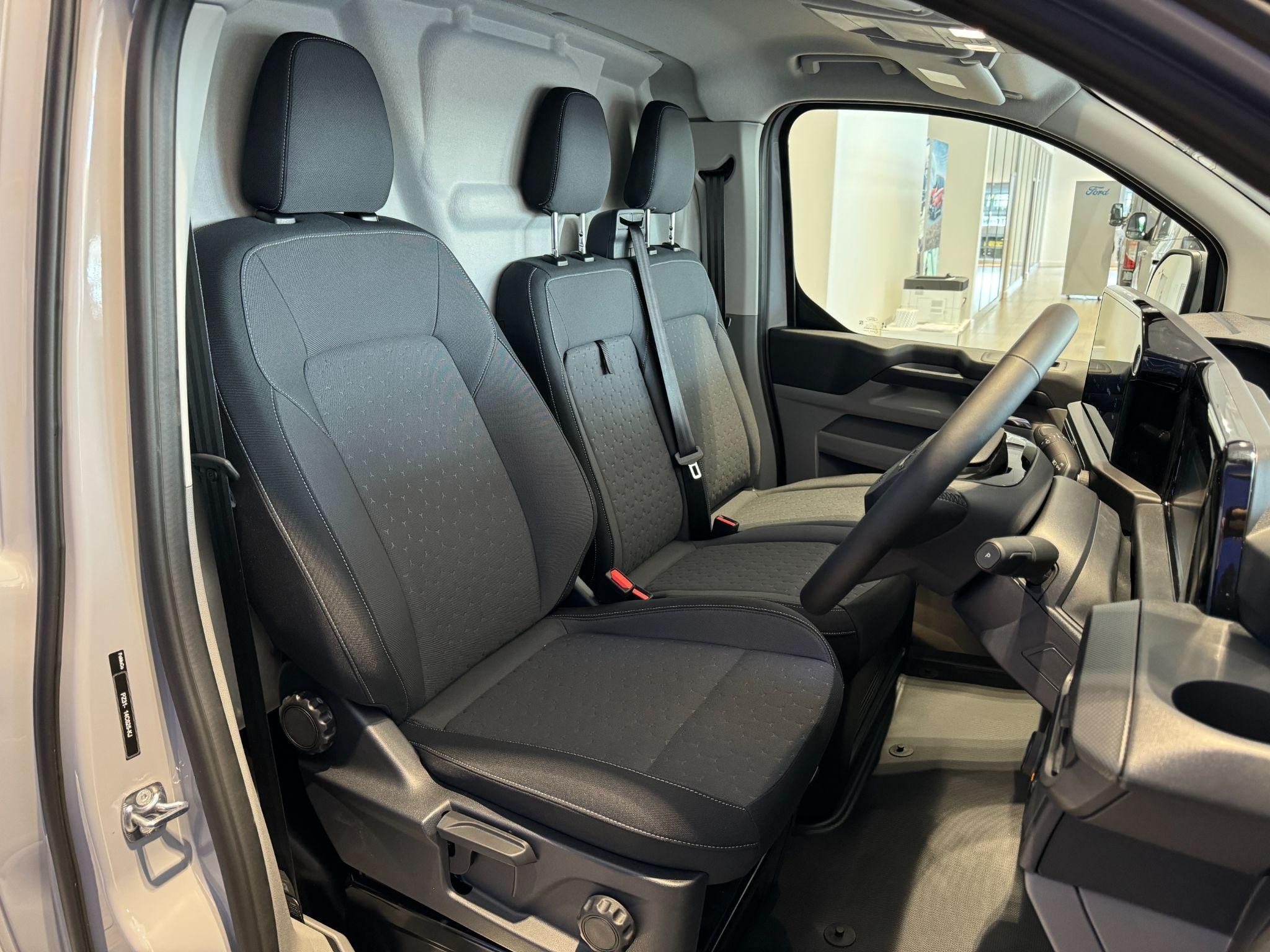Ford Transit Custom Image 14