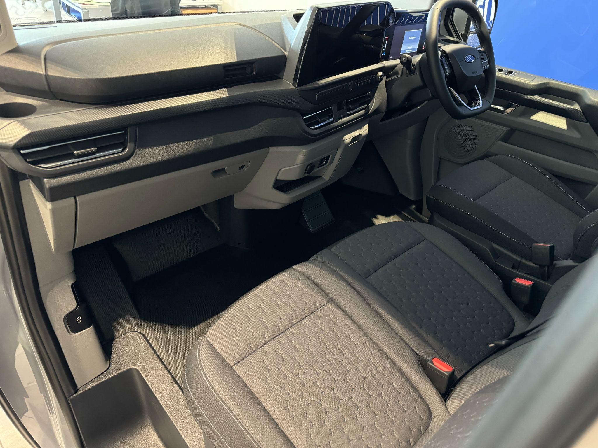 Ford Transit Custom Image 17