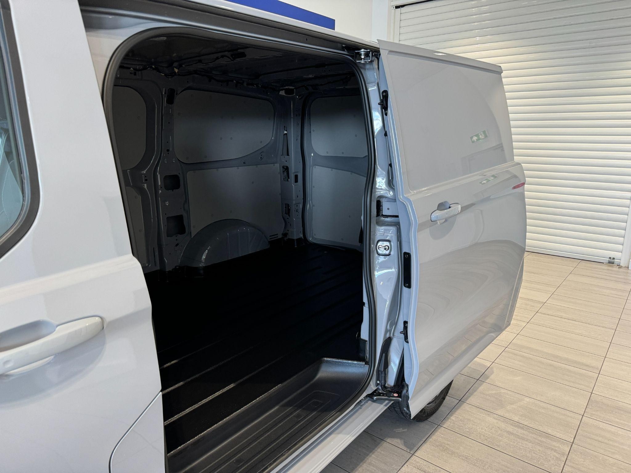 Ford Transit Custom Image 18