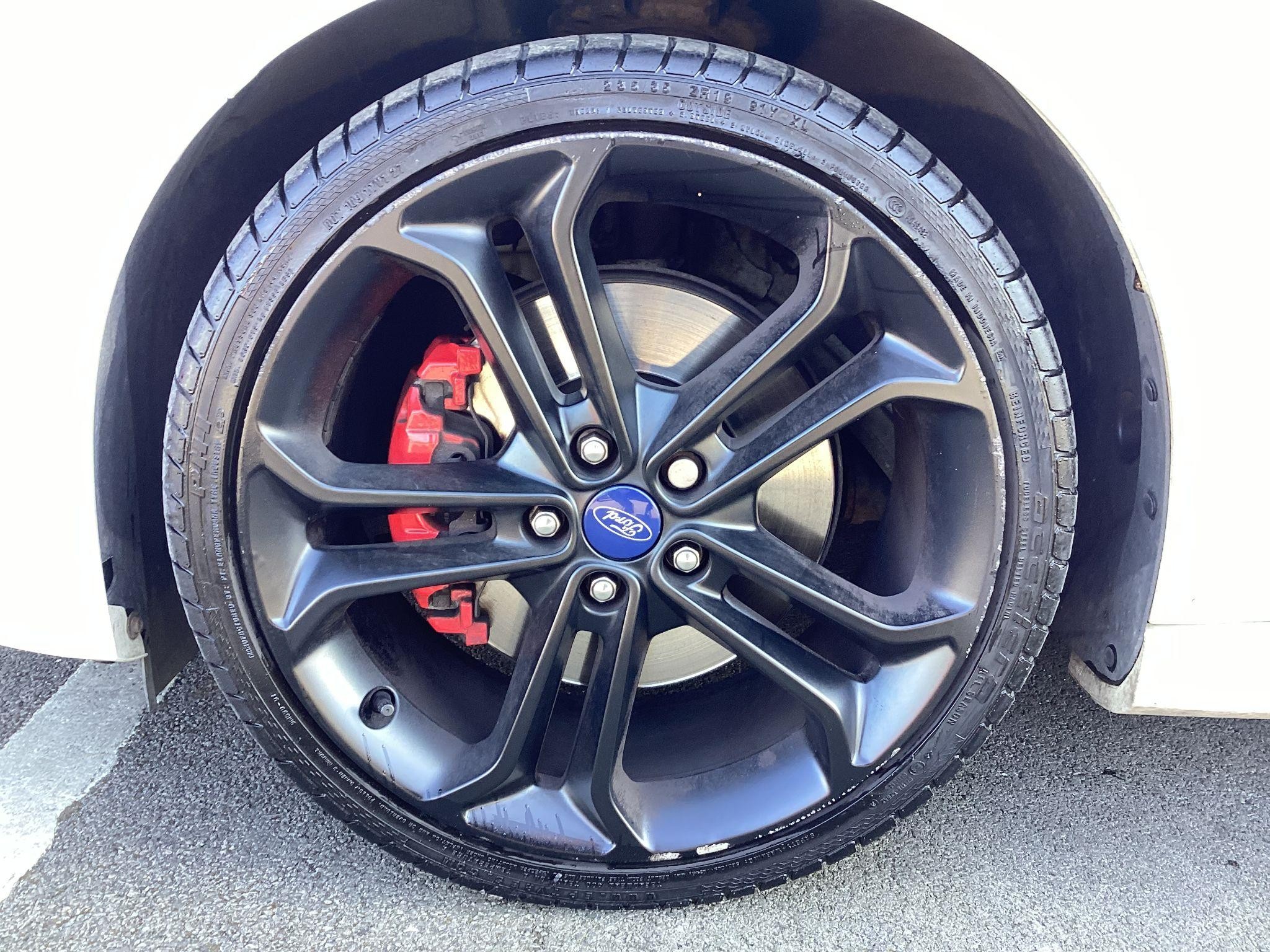 Ford Focus Image 9