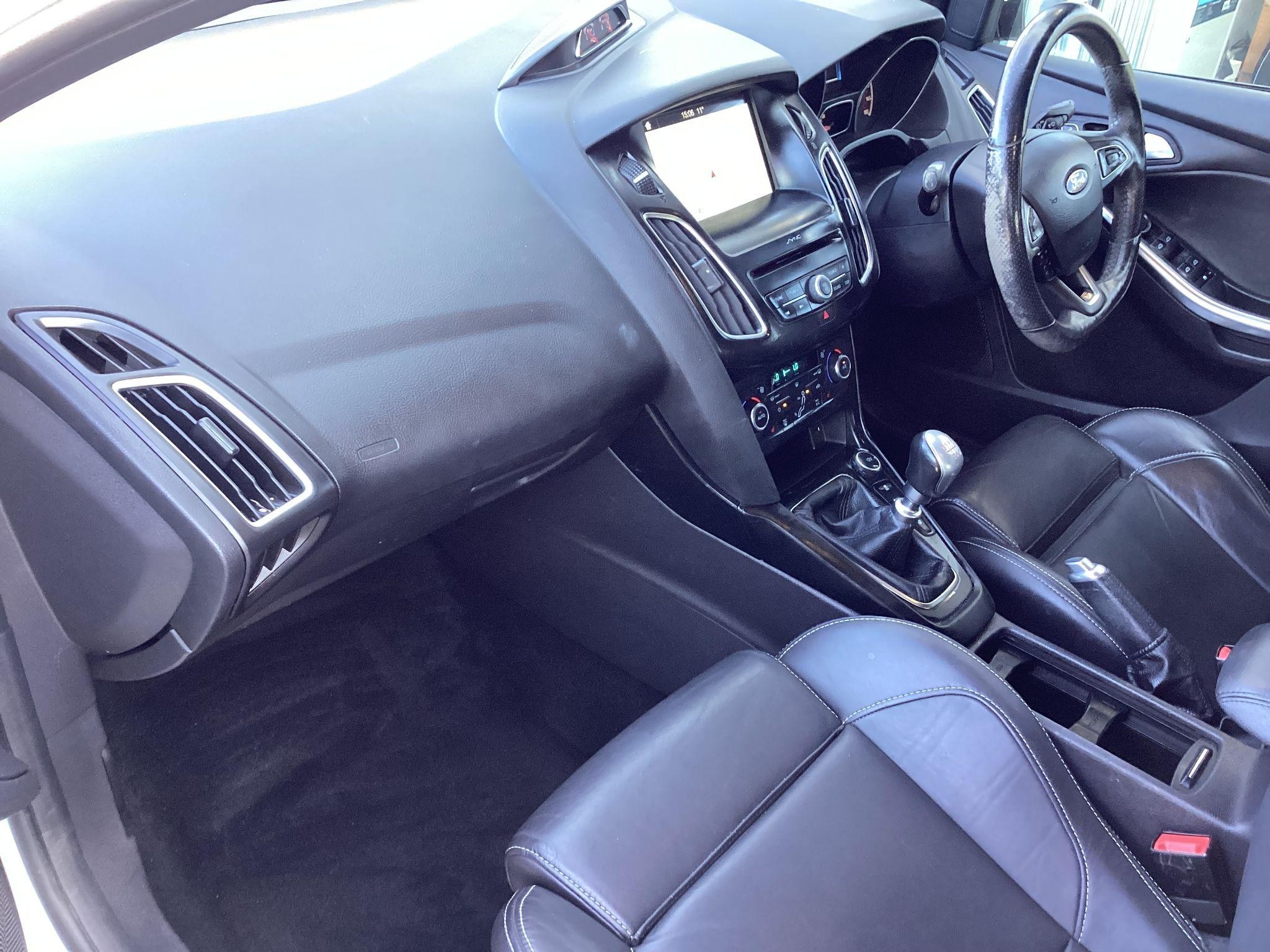 Ford Focus Image 12