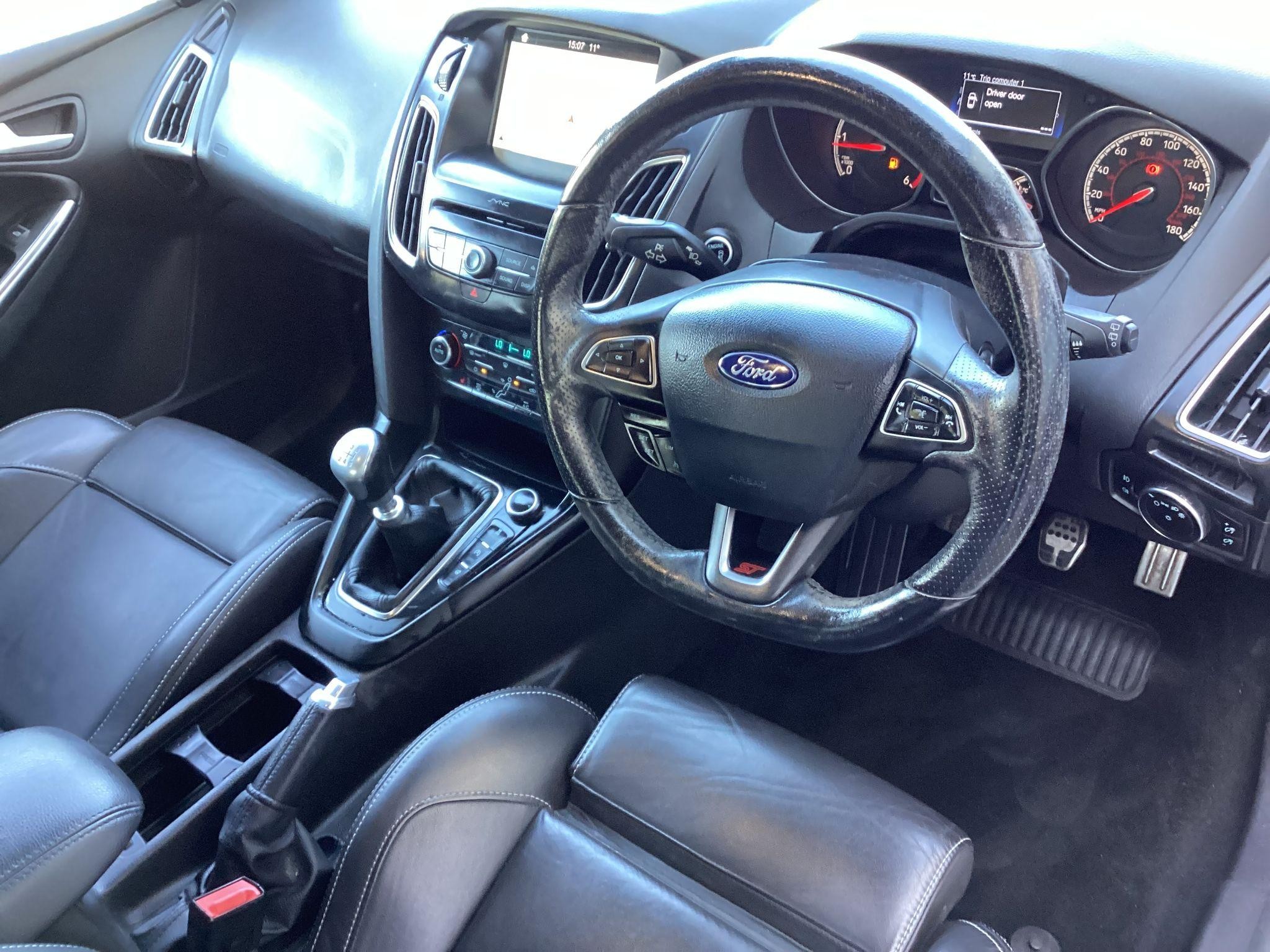 Ford Focus Image 13