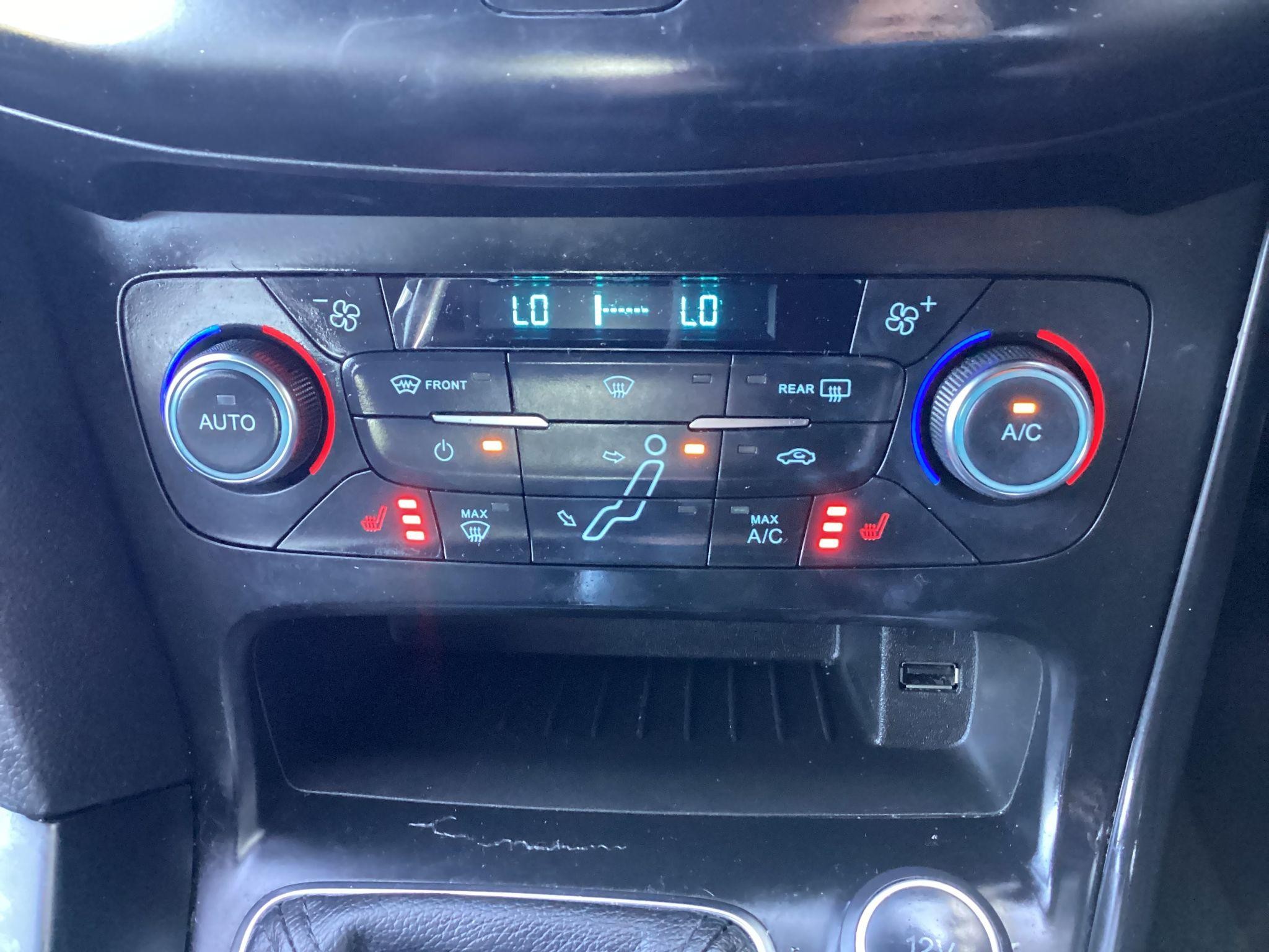 Ford Focus Image 25