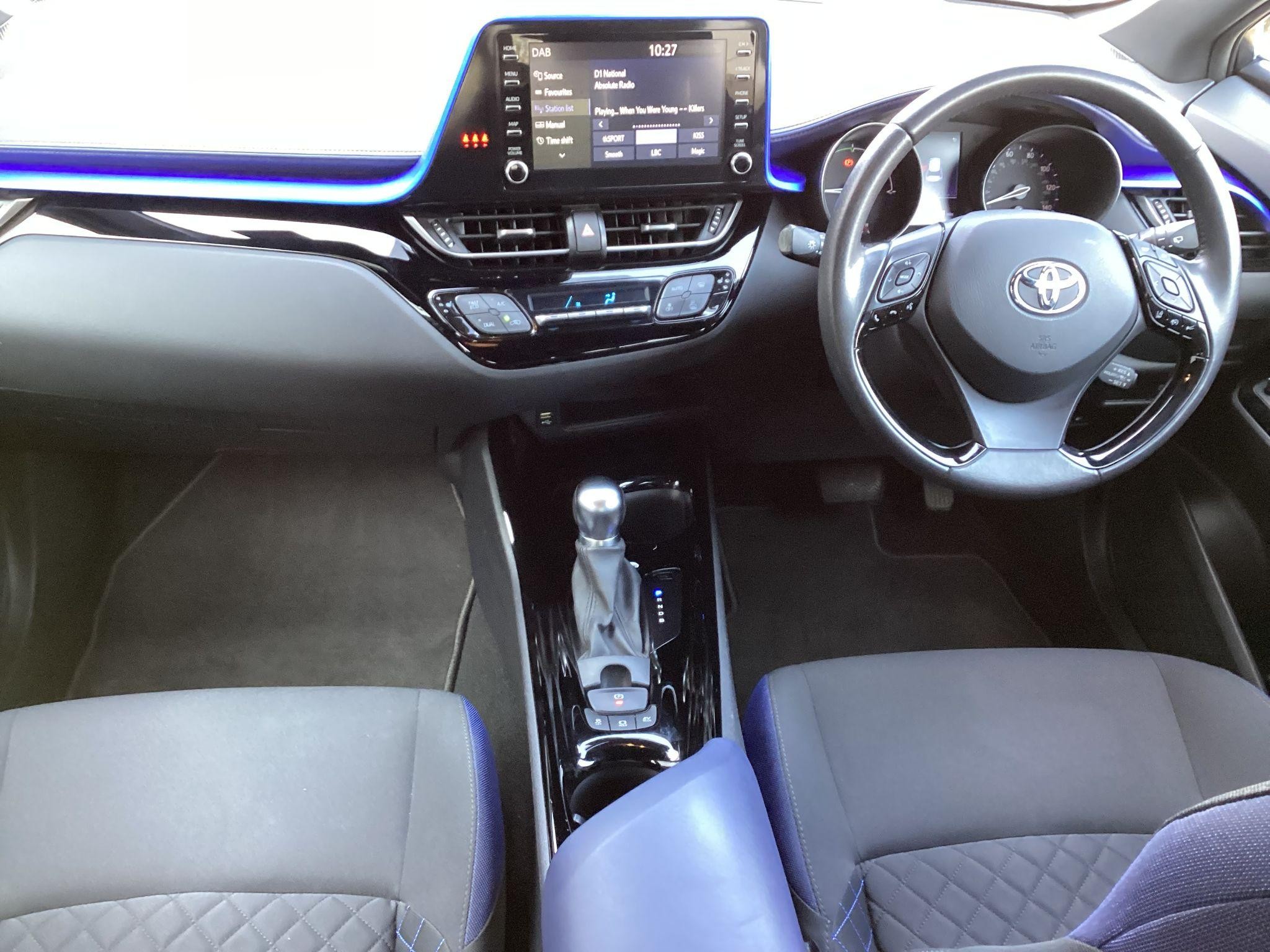 Toyota C-HR Image 11