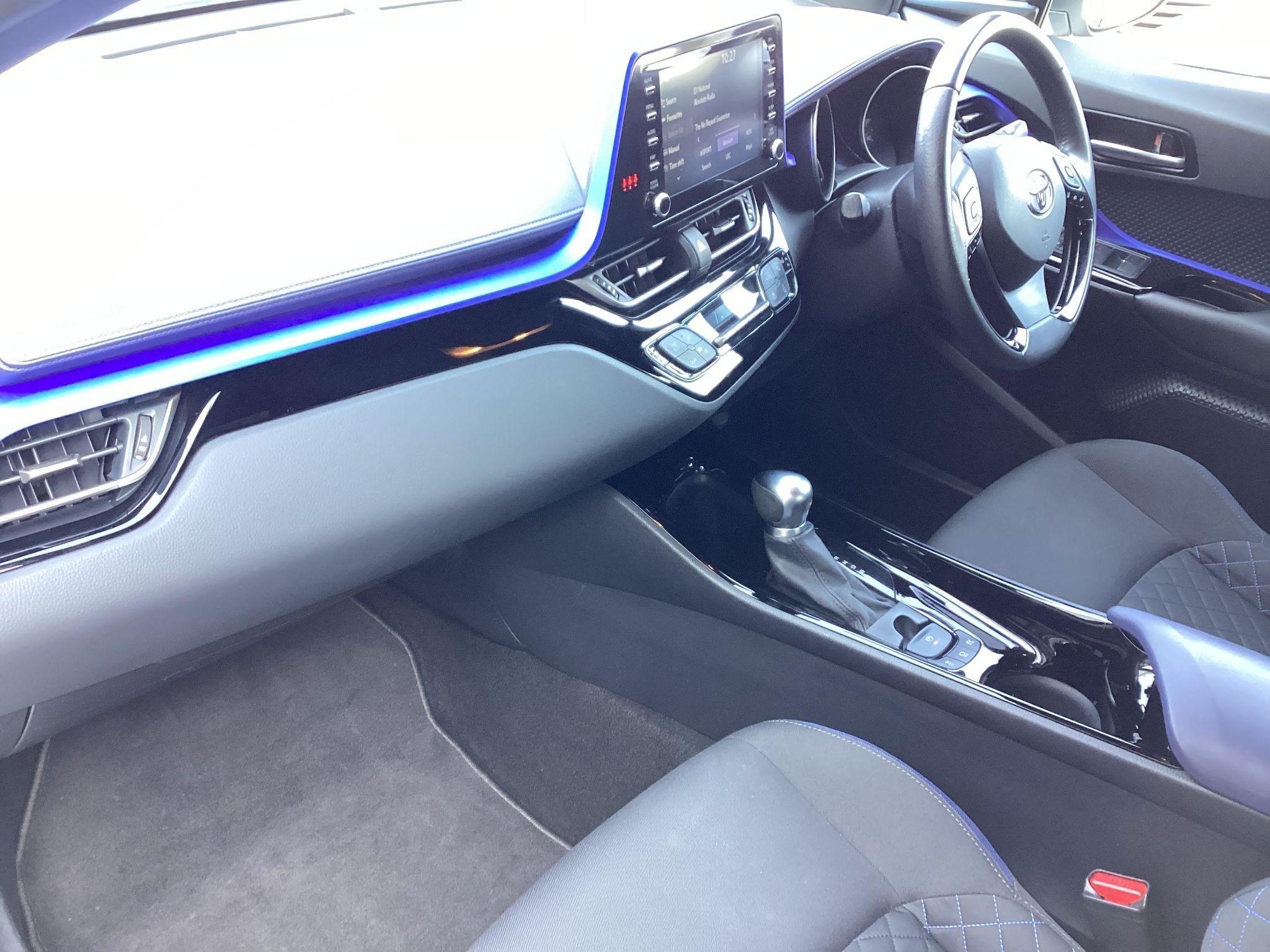 Toyota C-HR Image 12
