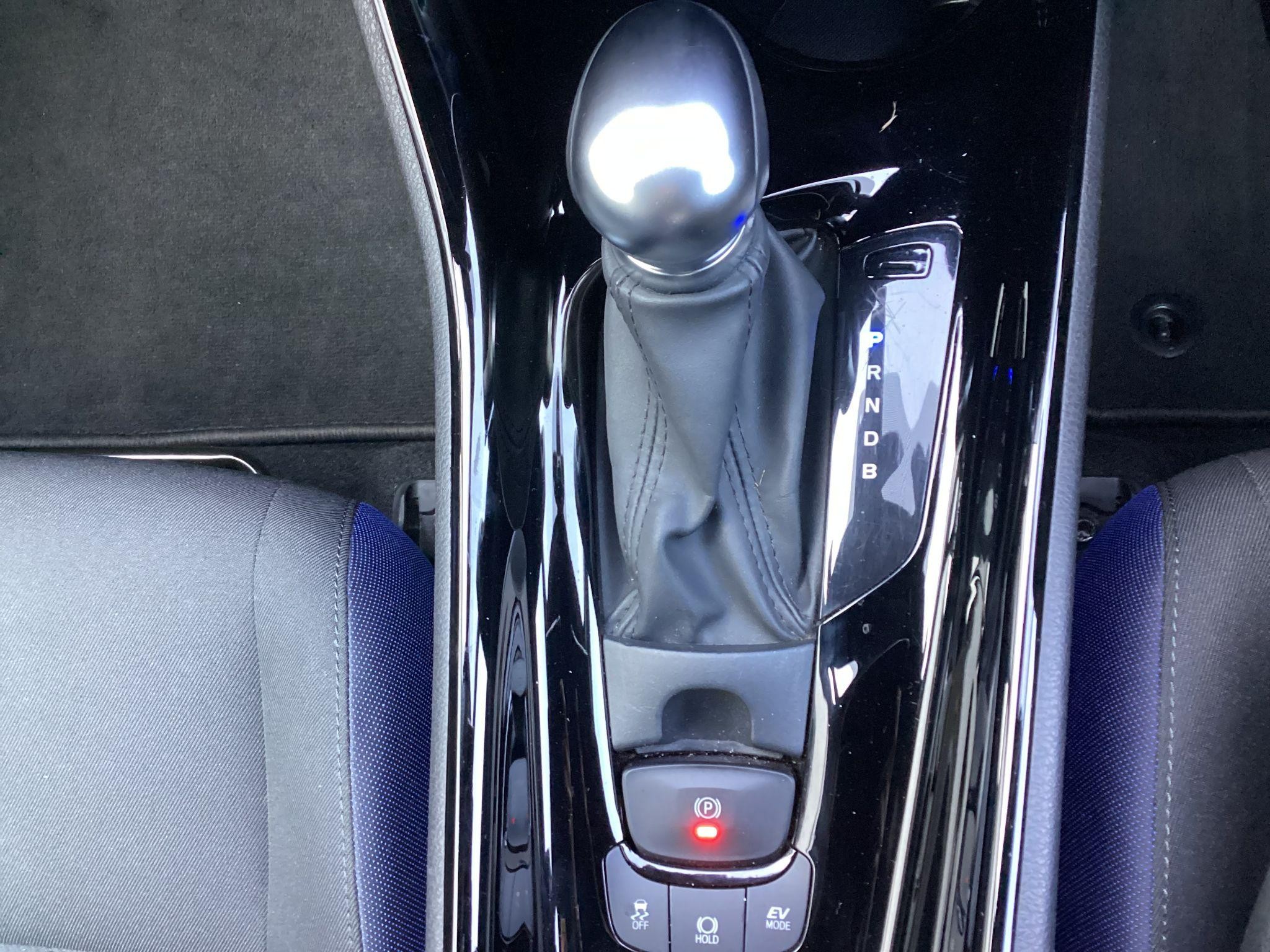 Toyota C-HR Image 24