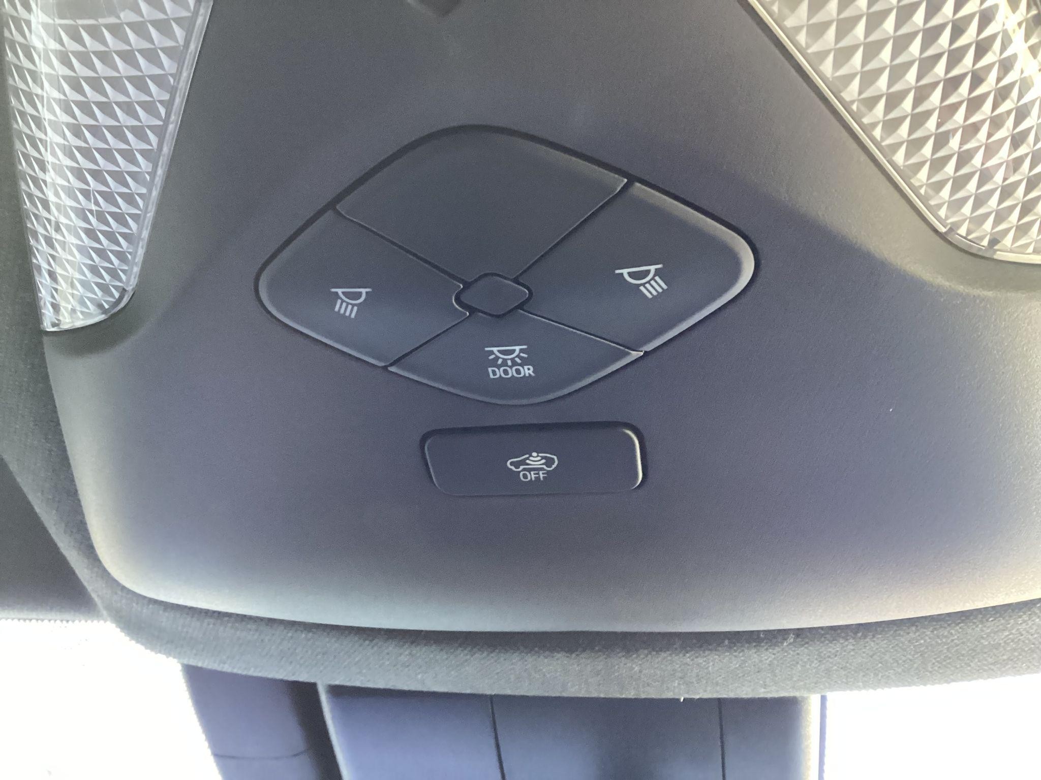 Toyota C-HR Image 25