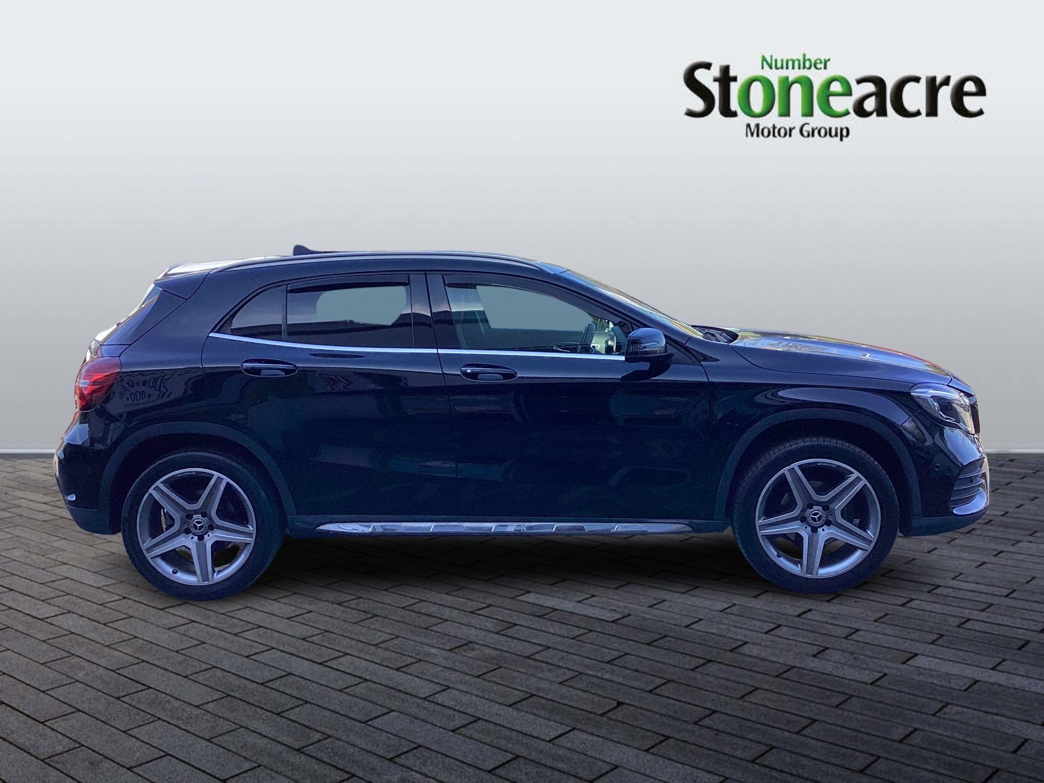 Mercedes-Benz GLA Image 2
