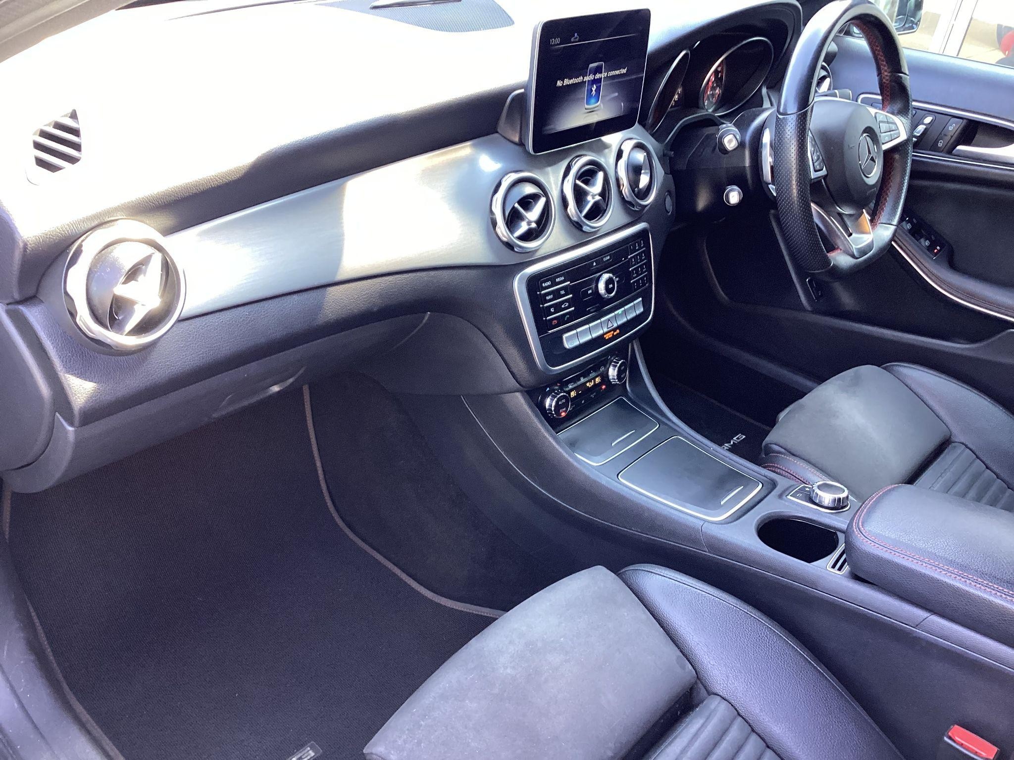 Mercedes-Benz GLA Image 12