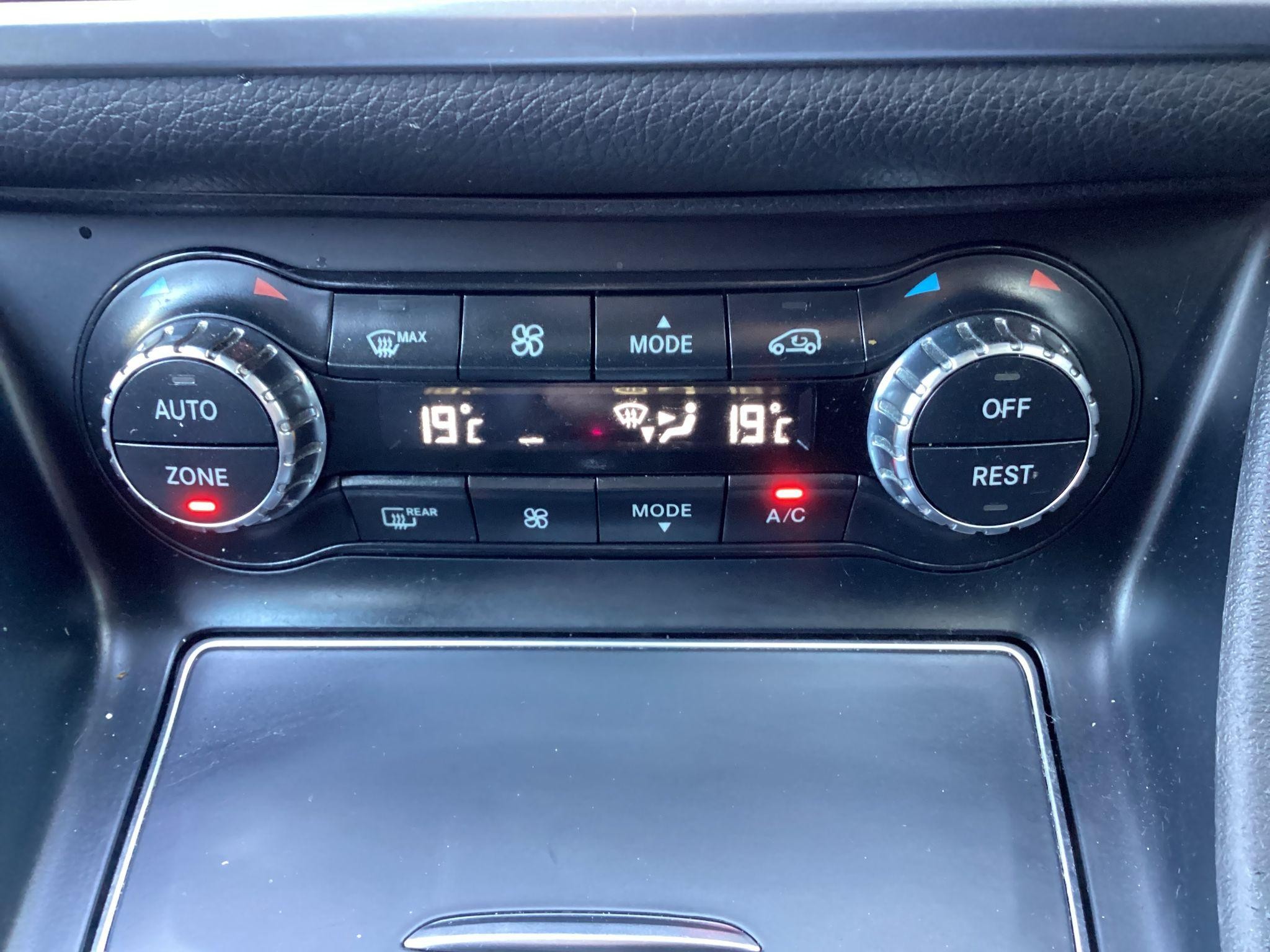 Mercedes-Benz GLA Image 25