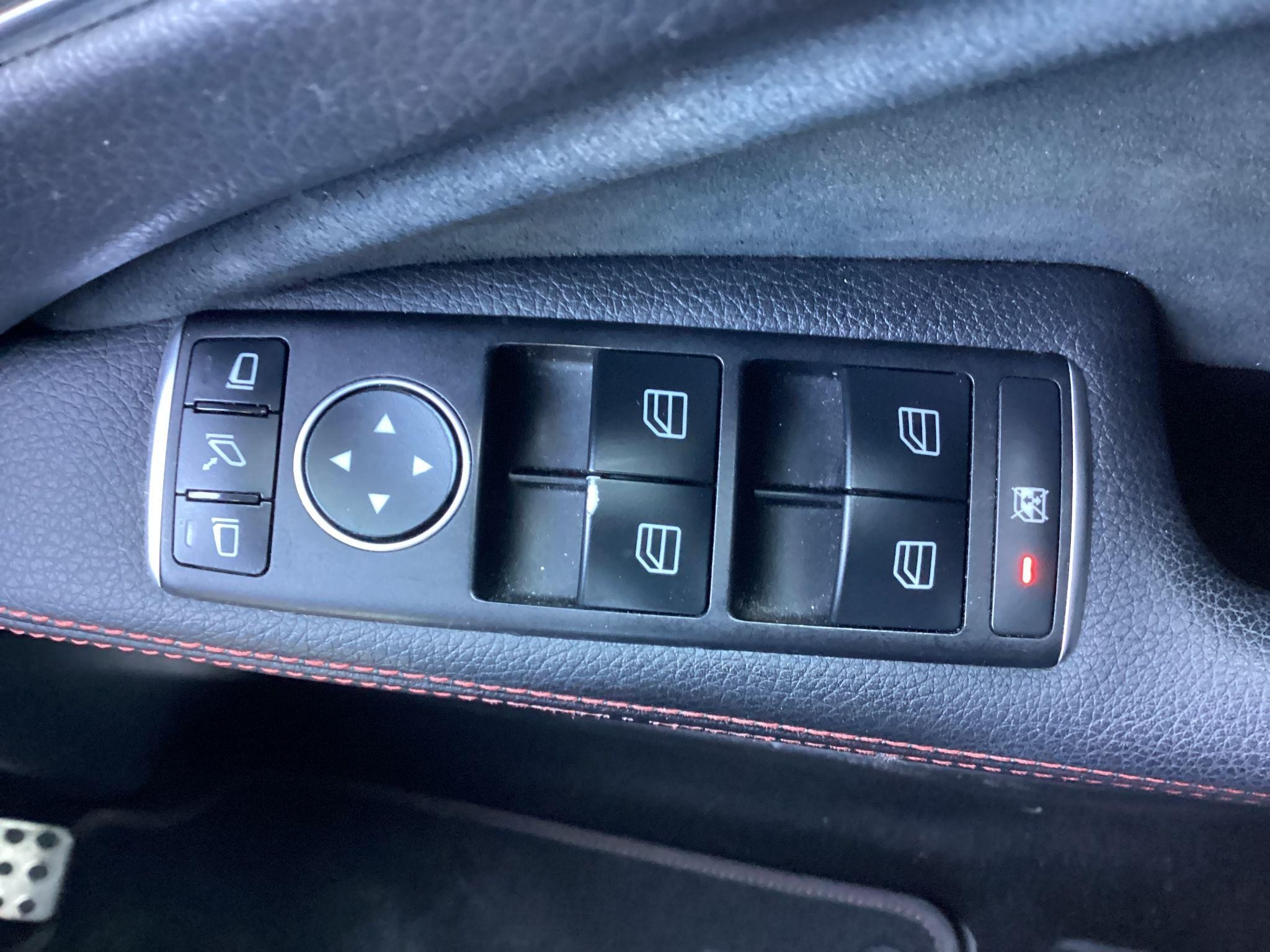 Mercedes-Benz GLA Image 28