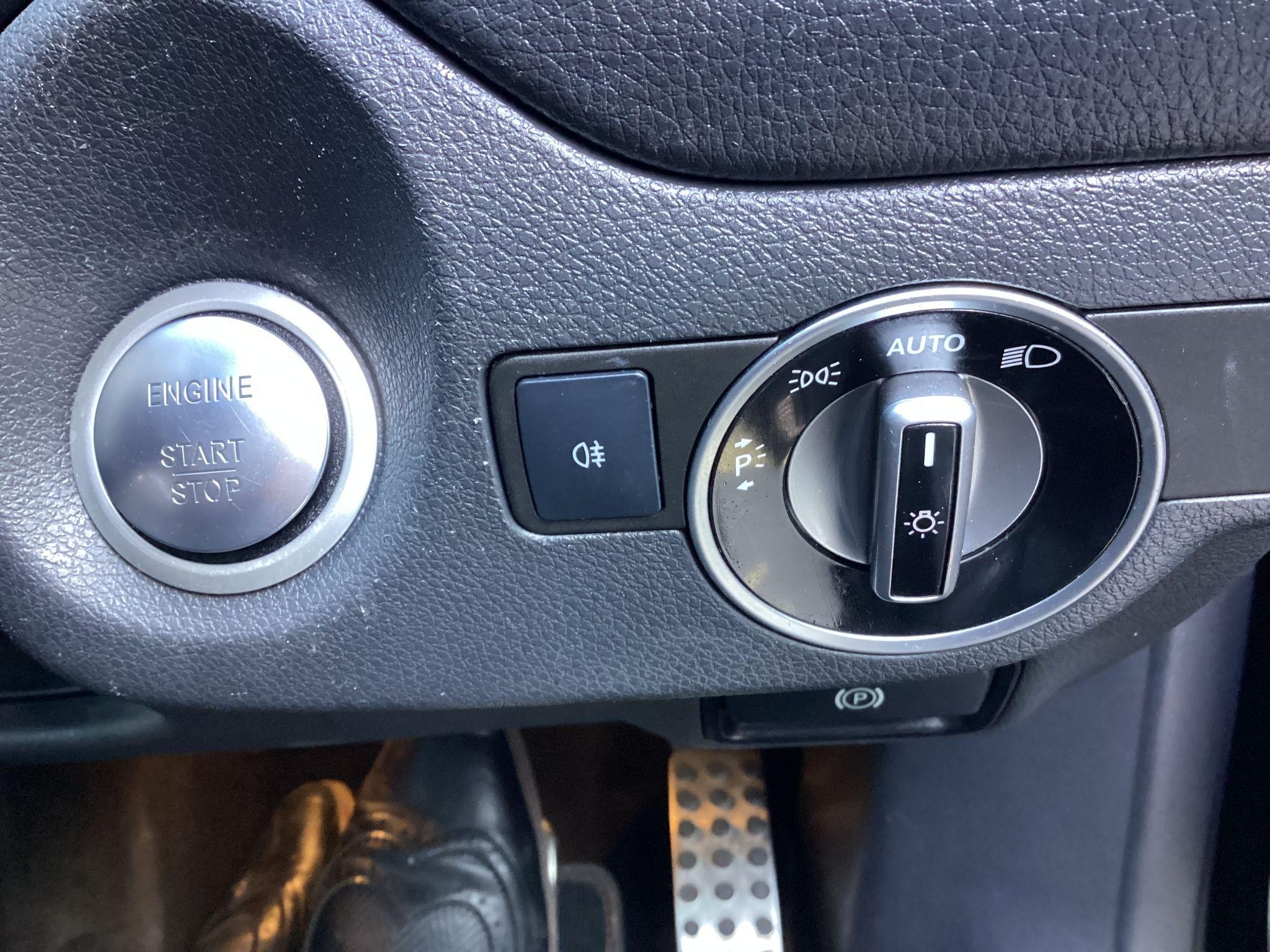 Mercedes-Benz GLA Image 32