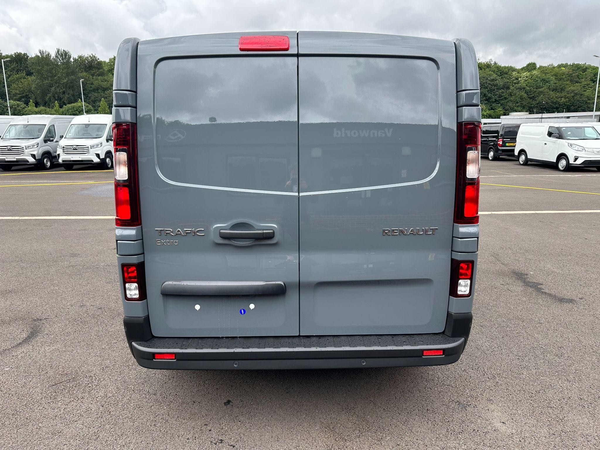 Renault Trafic Image 6