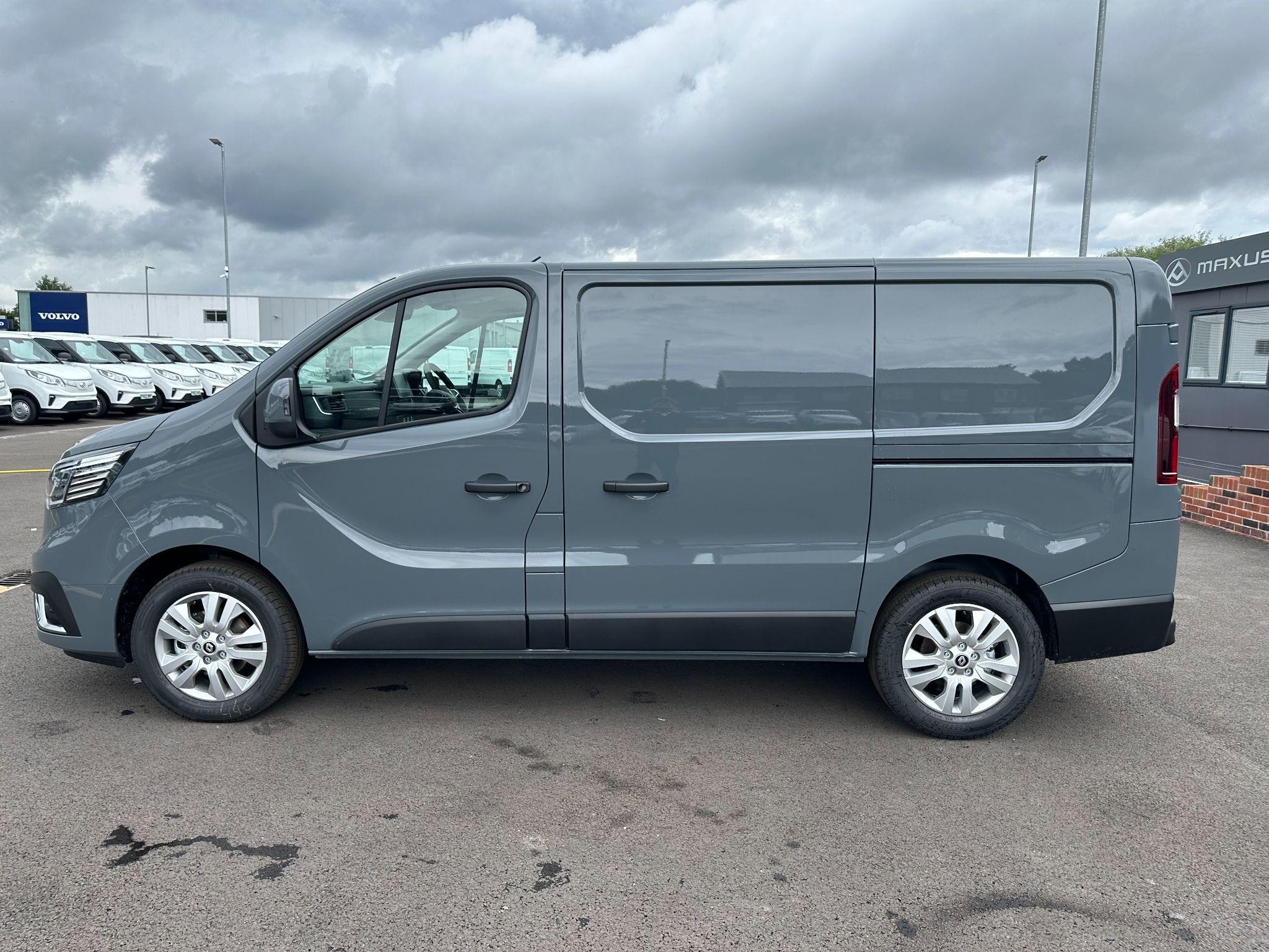 Renault Trafic Image 8