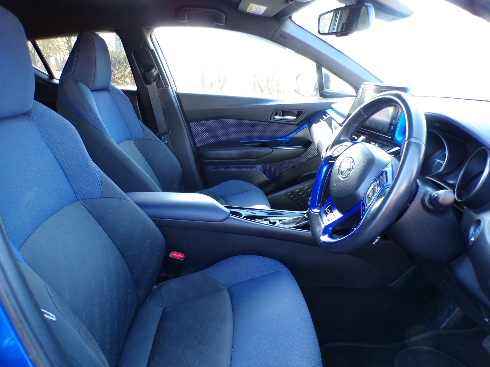 Toyota C-HR Image 11