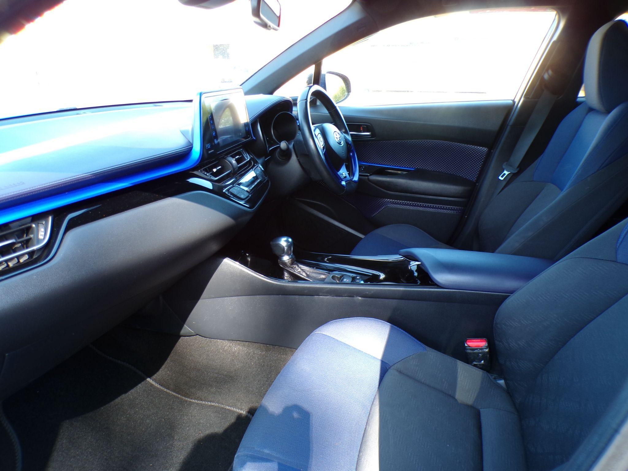 Toyota C-HR Image 12