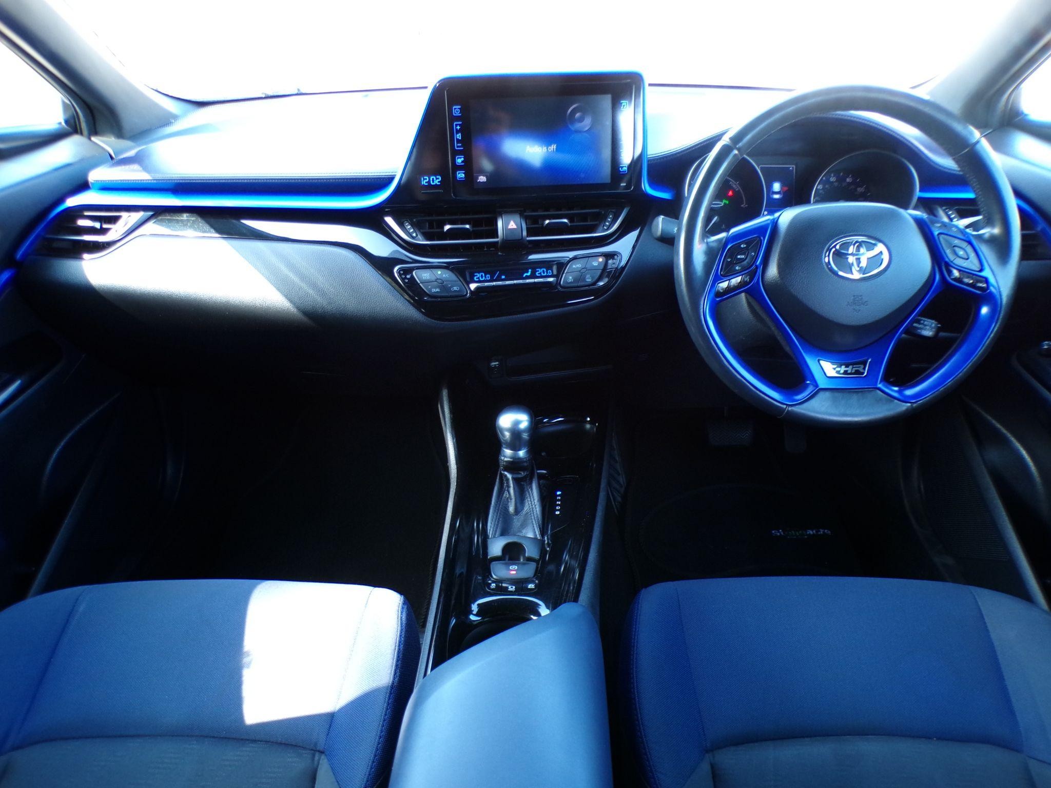 Toyota C-HR Image 16