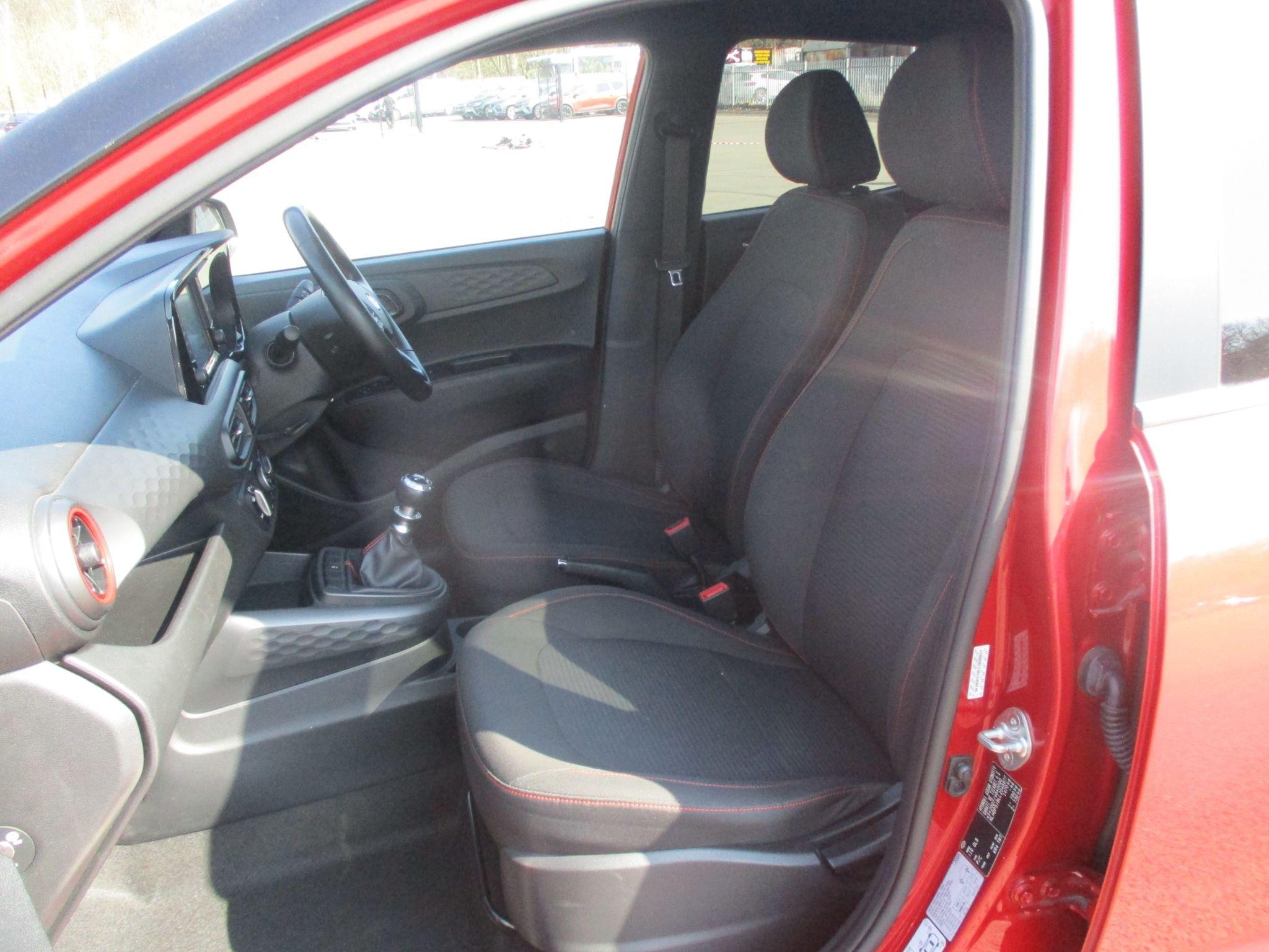 Hyundai i10 Image 14