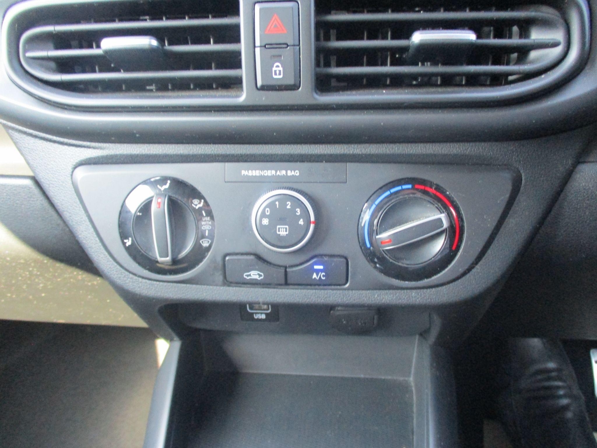 Hyundai i10 Image 19