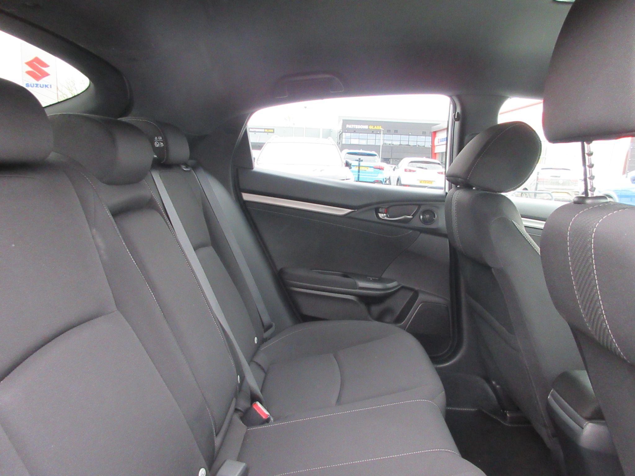 Honda Civic Image 15