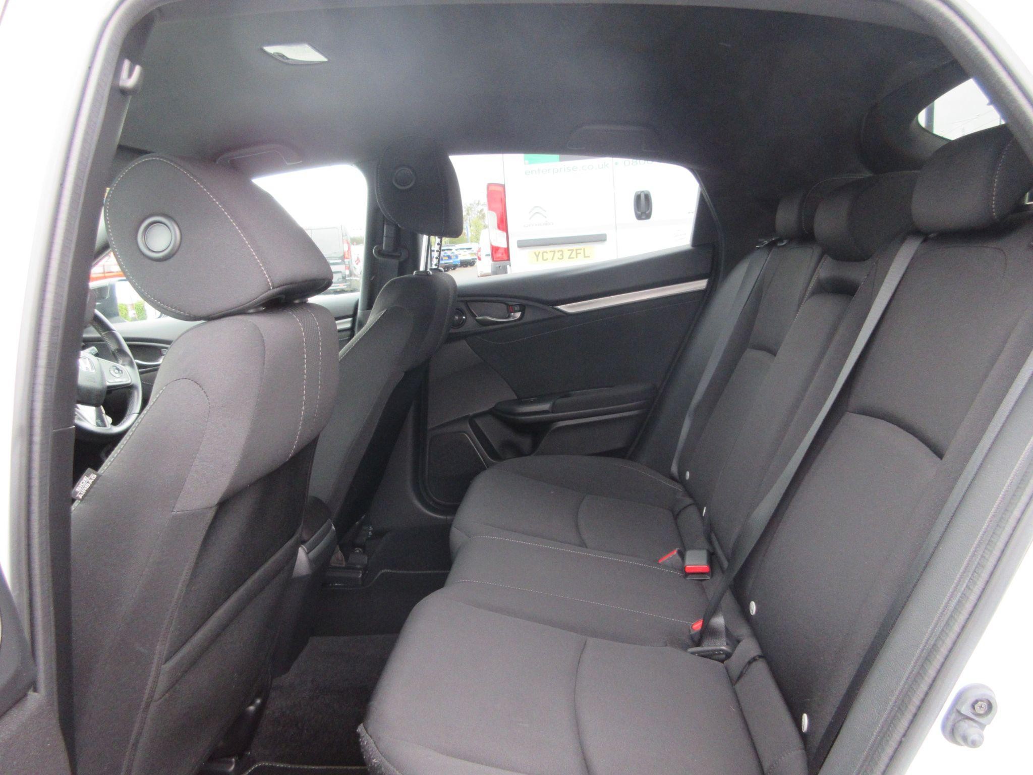 Honda Civic Image 16