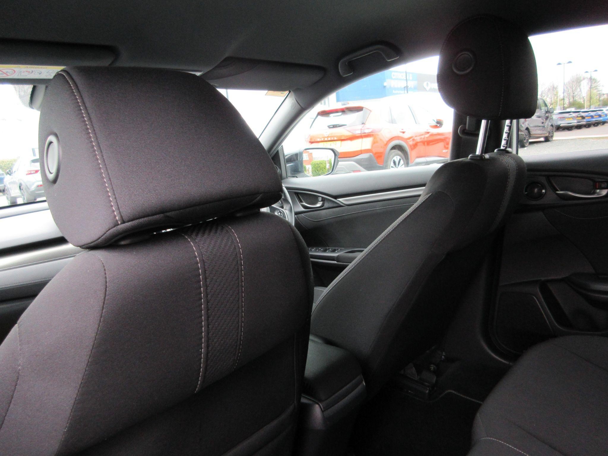 Honda Civic Image 17